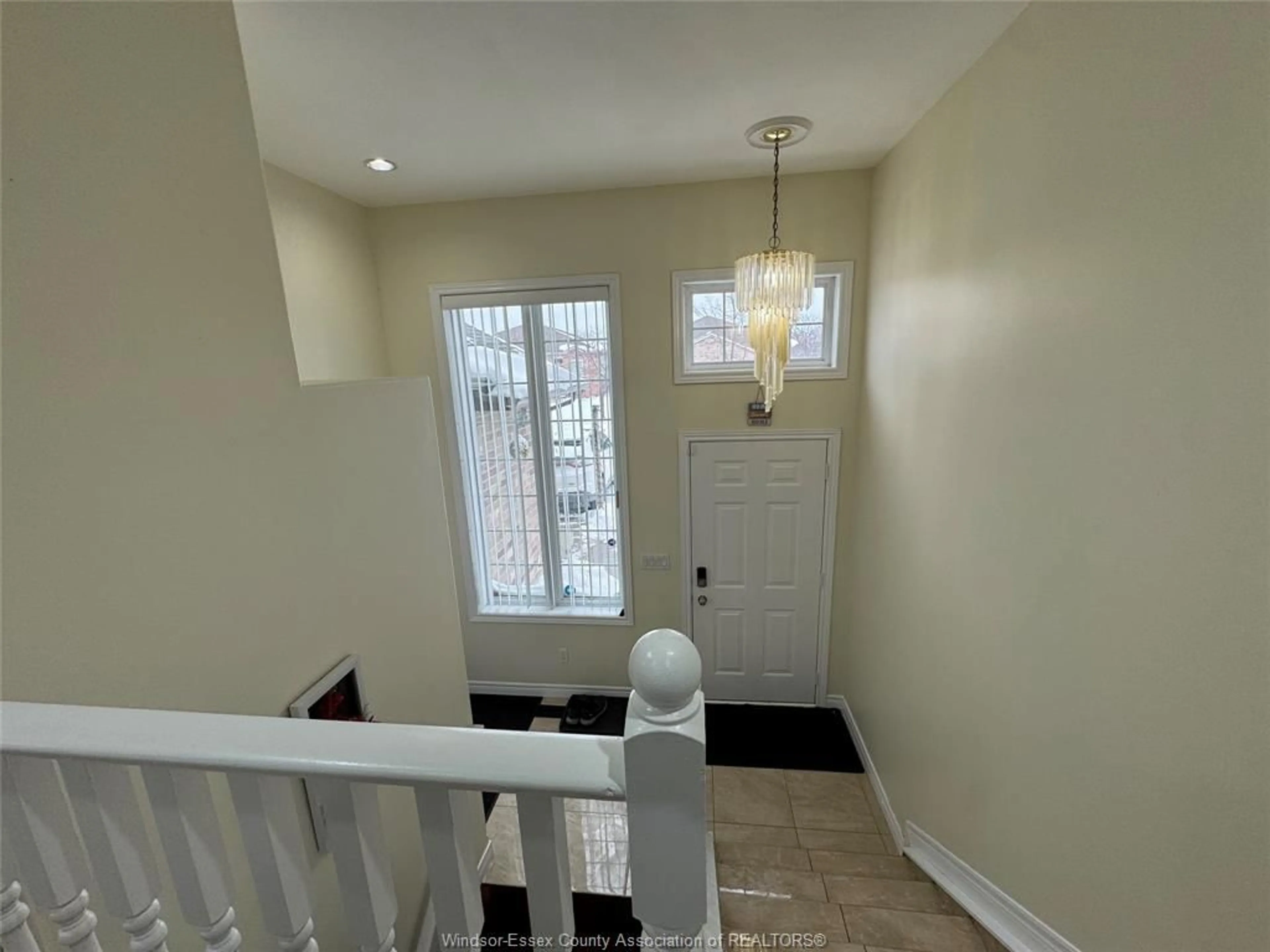 Indoor entryway for 1481 HIGHNOON Dr, Windsor Ontario N9G 3B6