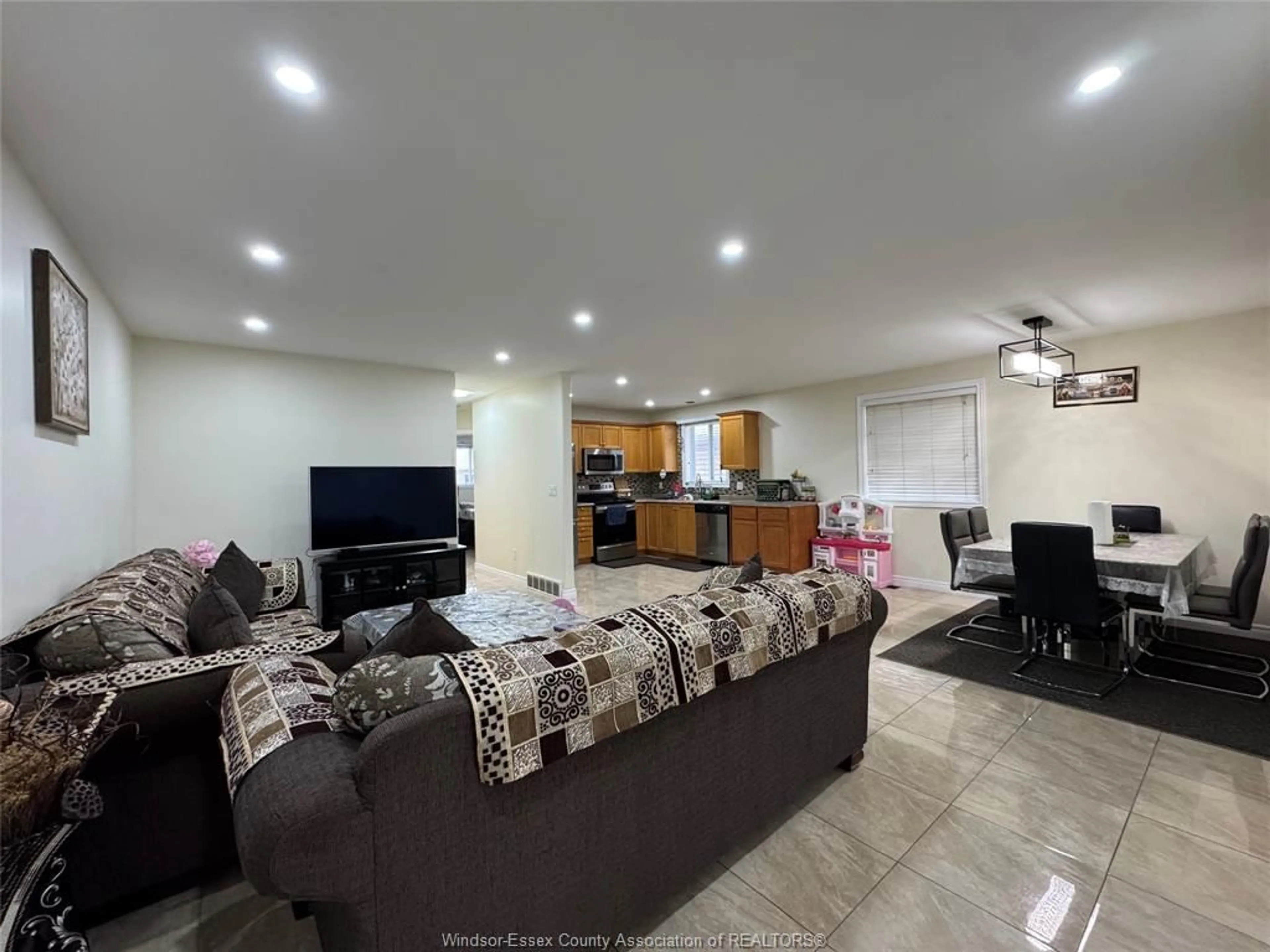 Living room with furniture, unknown for 1481 HIGHNOON Dr, Windsor Ontario N9G 3B6