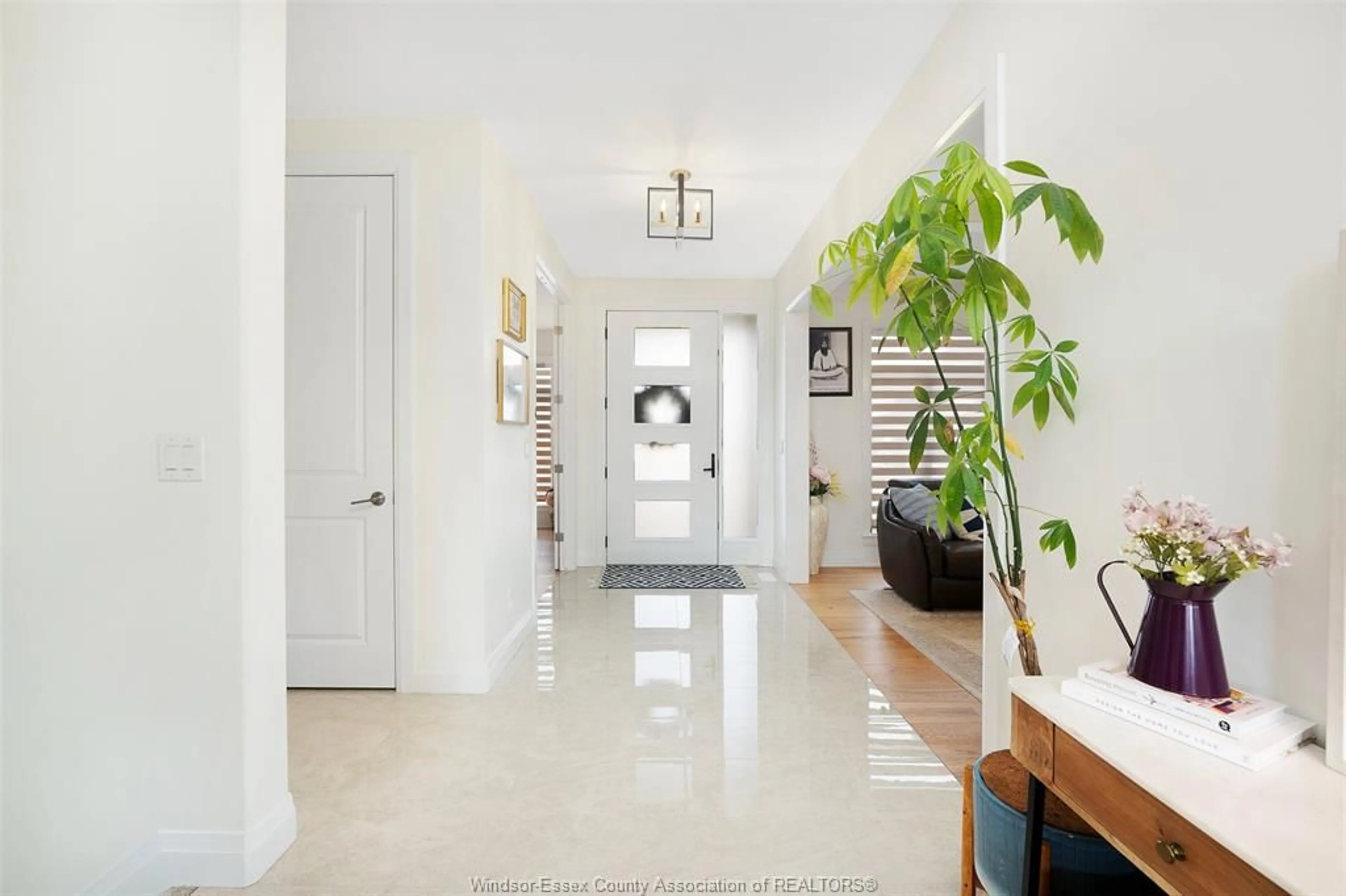 Indoor entryway for 6036 SILVER MAPLE Rd, LaSalle Ontario N9H 0L6