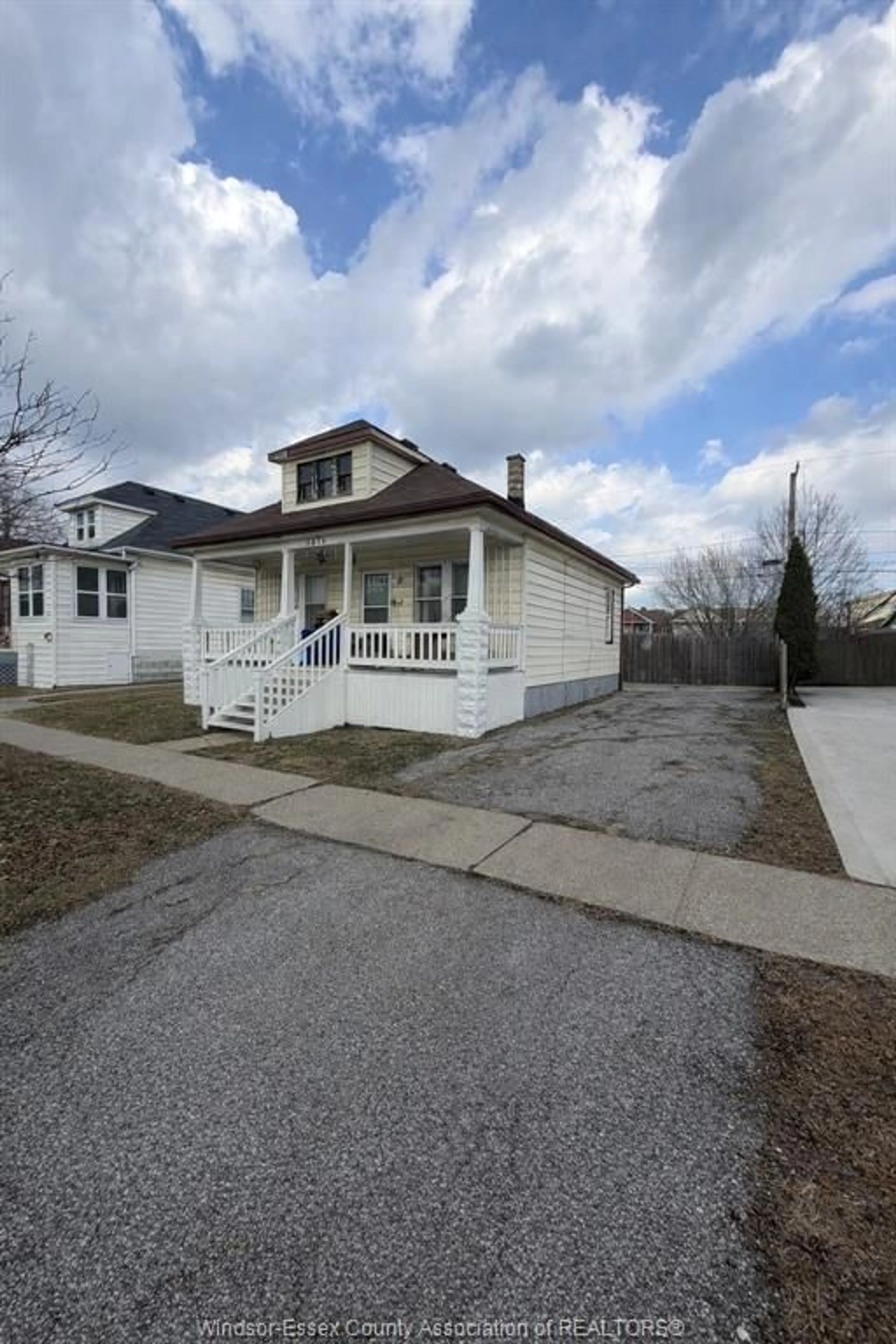 A pic from outside/outdoor area/front of a property/back of a property/a pic from drone, street for 1816 HICKORY, Windsor Ontario N8W 3X2