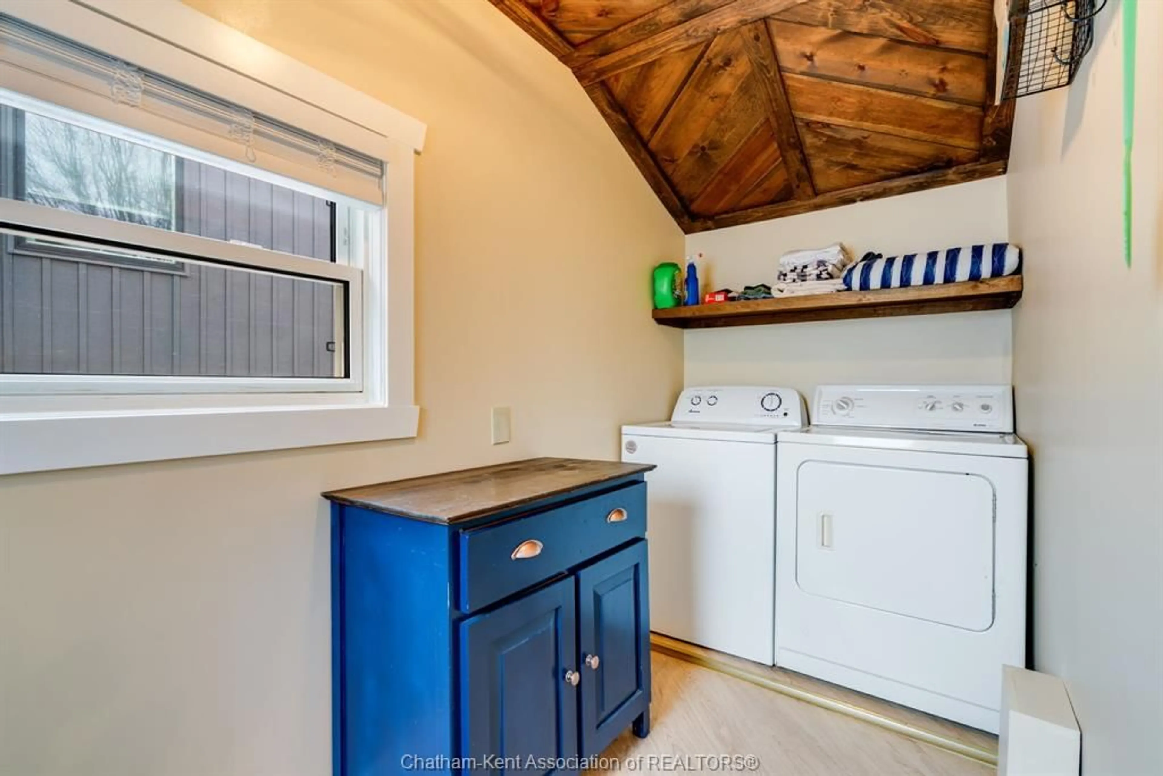 Laundry room for 1040 Kerr Ave, Erieau Ontario N0P 1N0