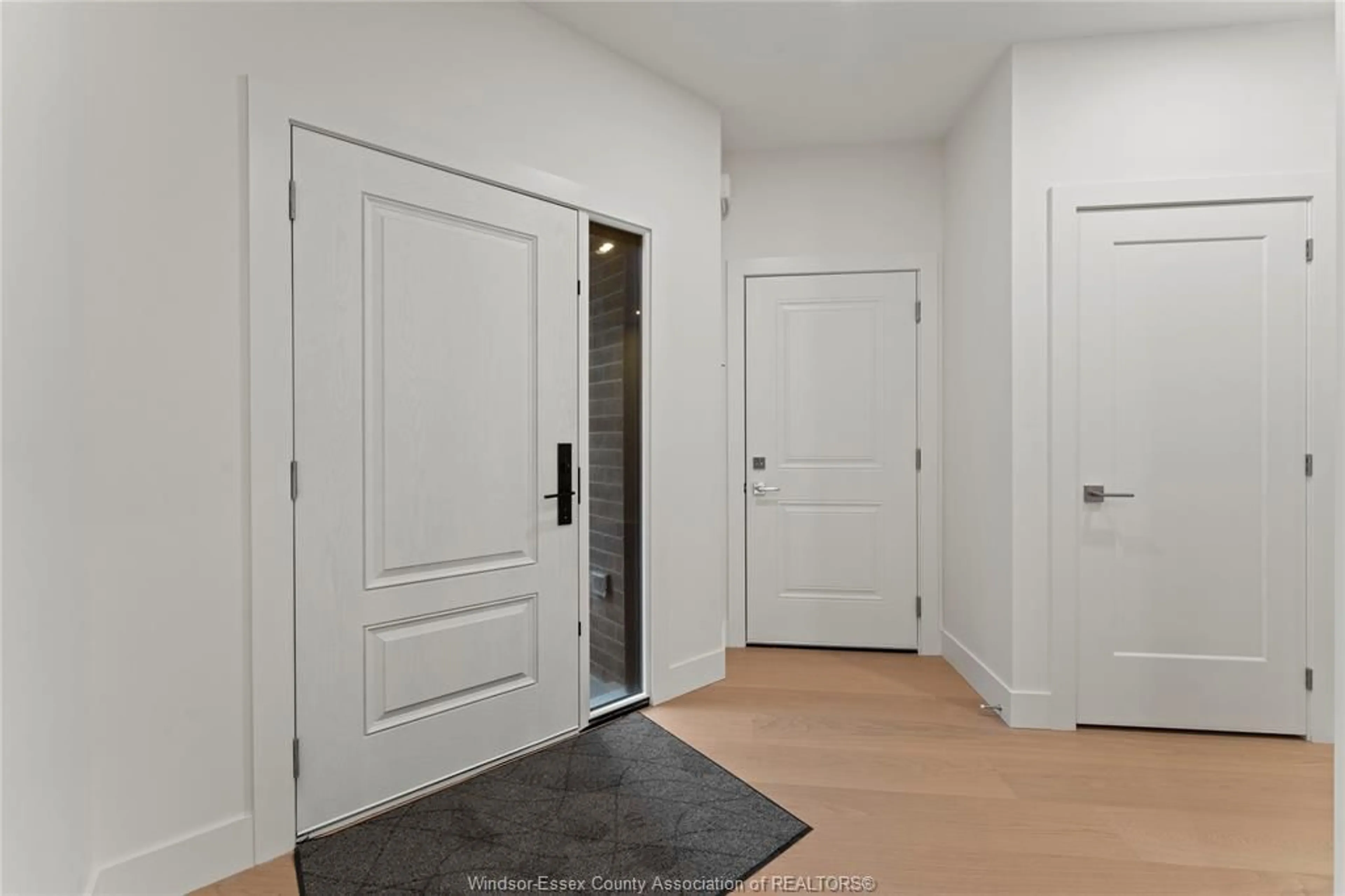 Indoor entryway for 5 EAGLE St, Leamington Ontario N8H 0E1