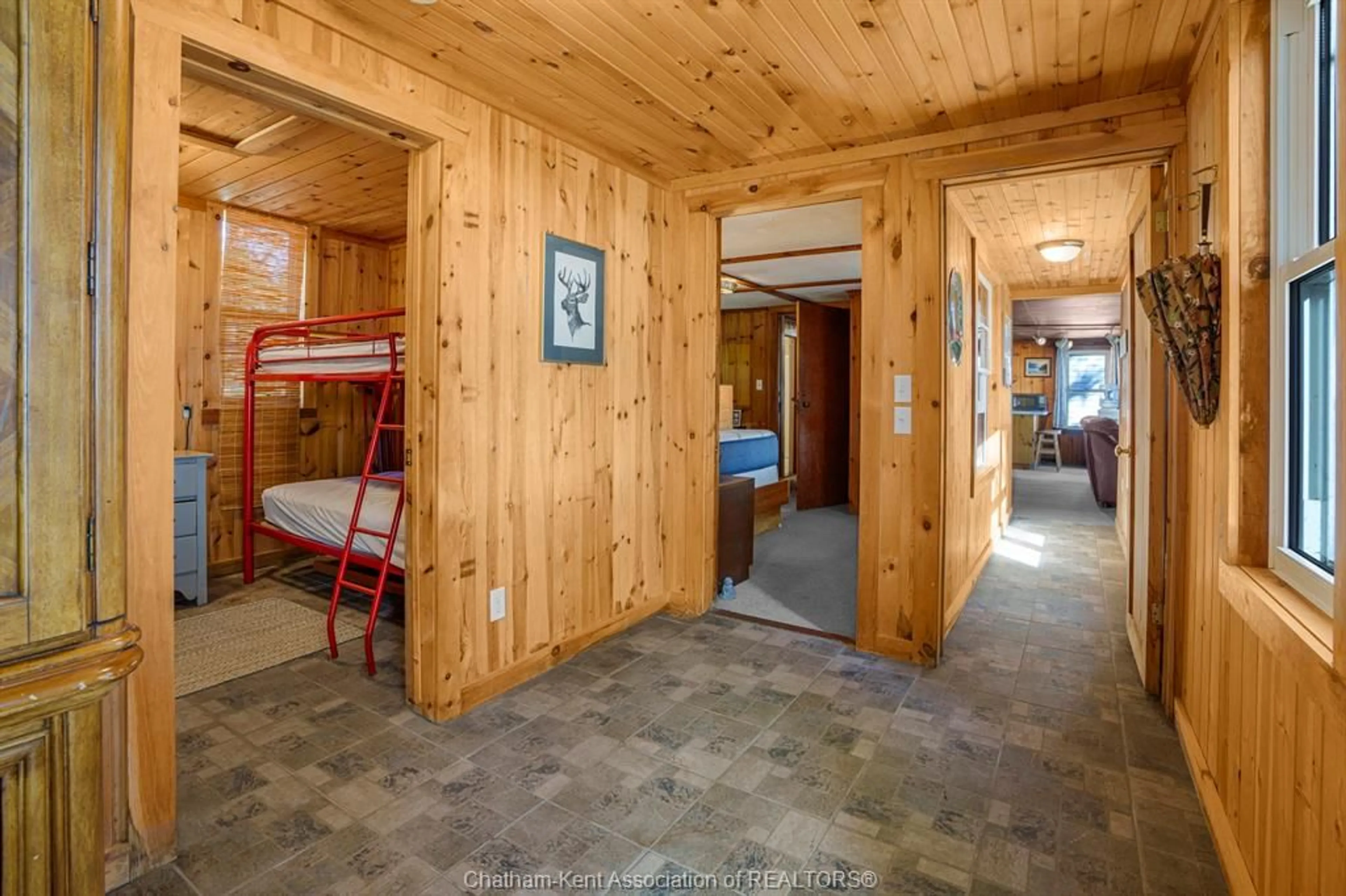 Indoor foyer for 17178 Lakeshore Rd, Rondeau Park Ontario N0P 1X0