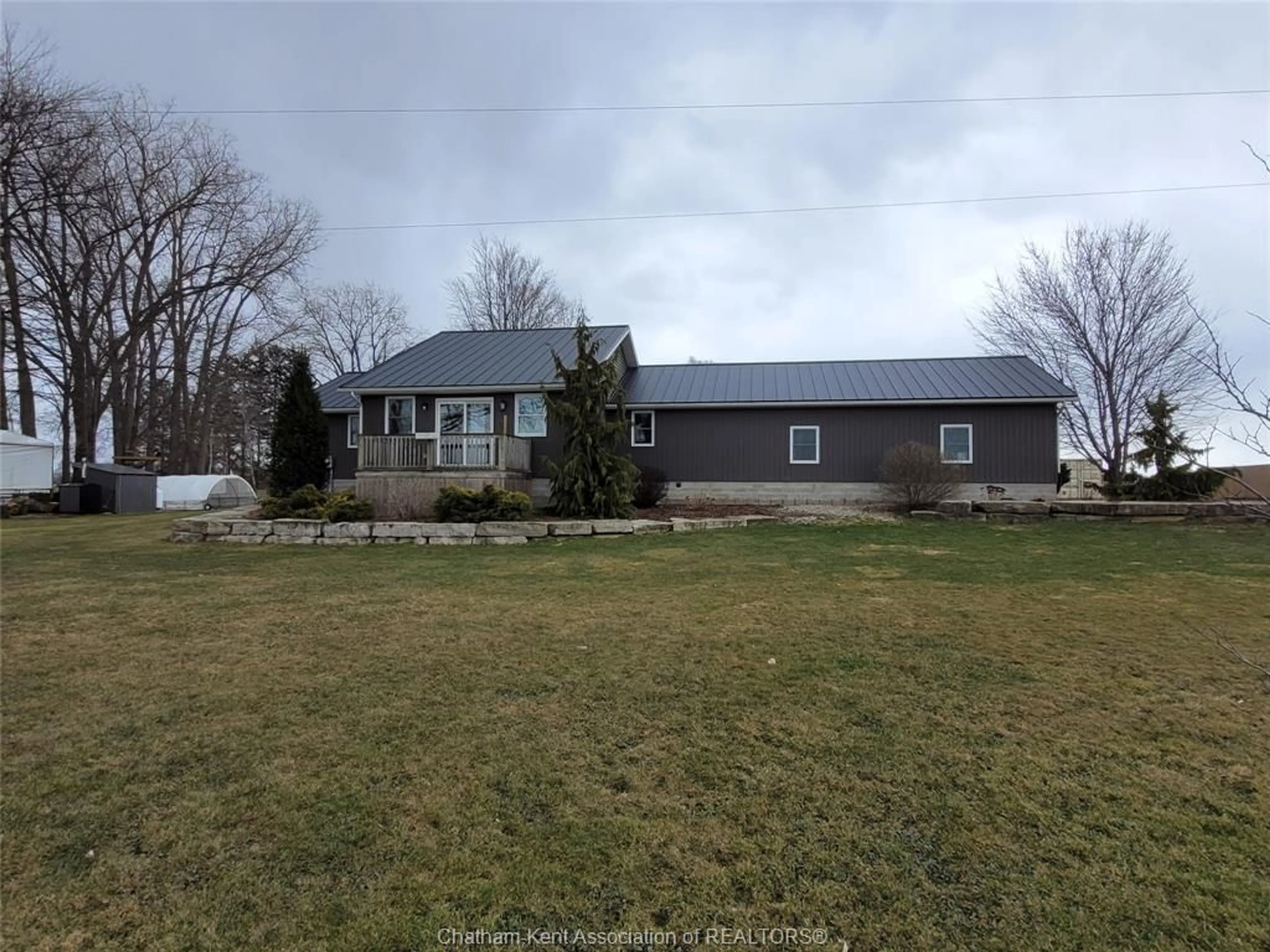 A pic from outside/outdoor area/front of a property/back of a property/a pic from drone, unknown for 11930 SPLINTER Line, Thamesville Ontario N0P 2K0