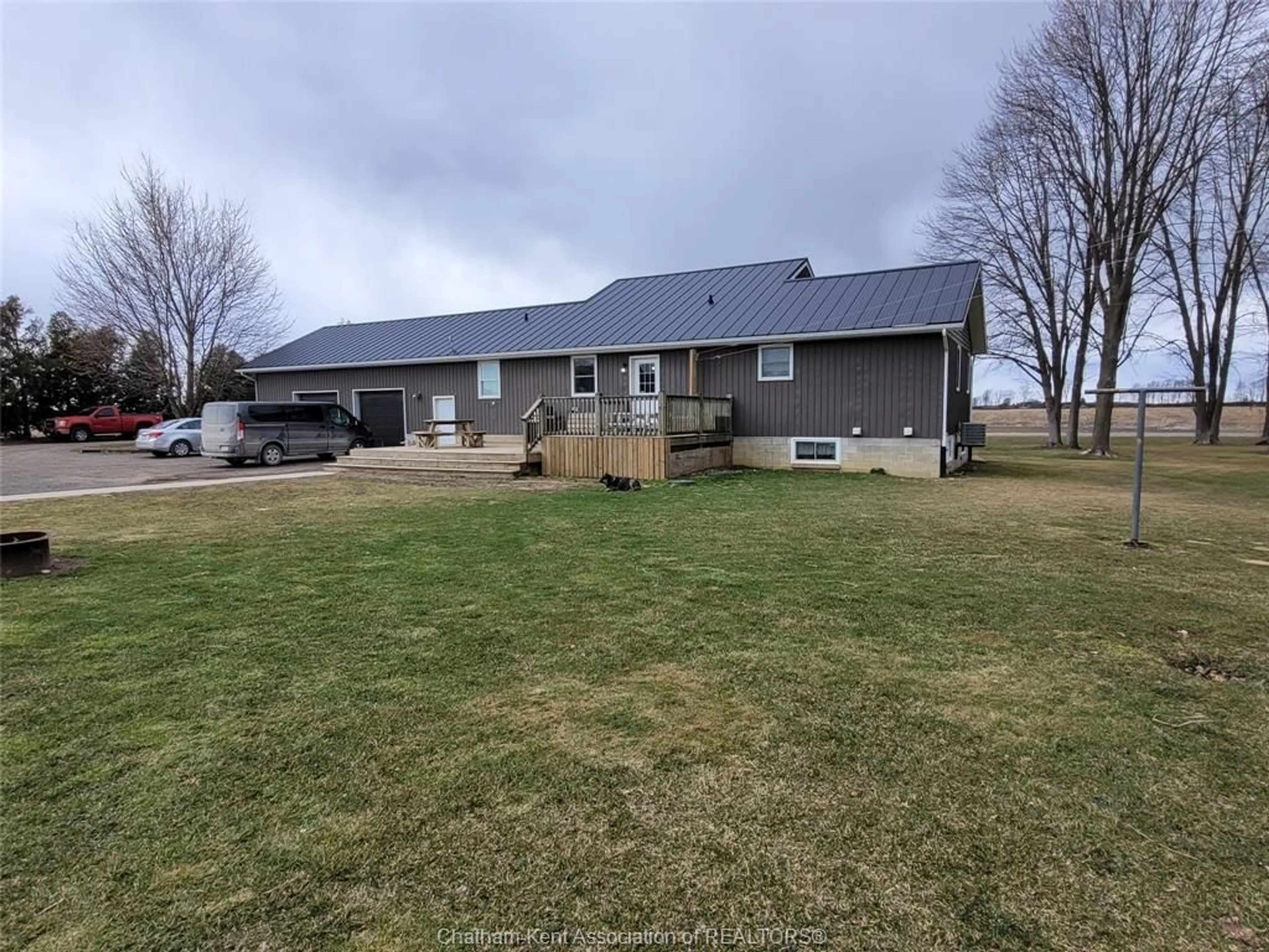 A pic from outside/outdoor area/front of a property/back of a property/a pic from drone, unknown for 11930 SPLINTER Line, Thamesville Ontario N0P 2K0