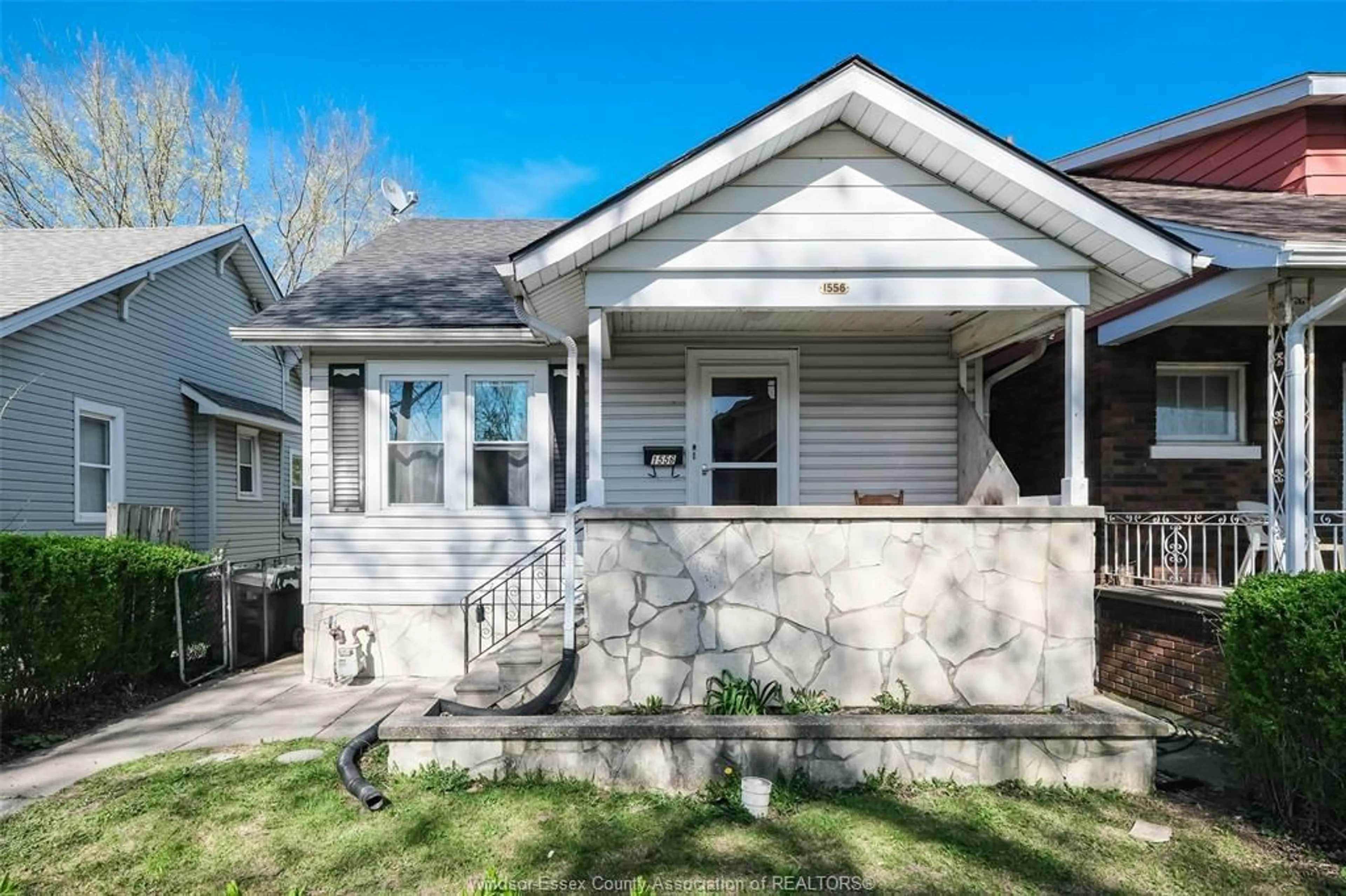 Home with vinyl exterior material, street for 1556 GLADSTONE Ave, Windsor Ontario N8X 2R1