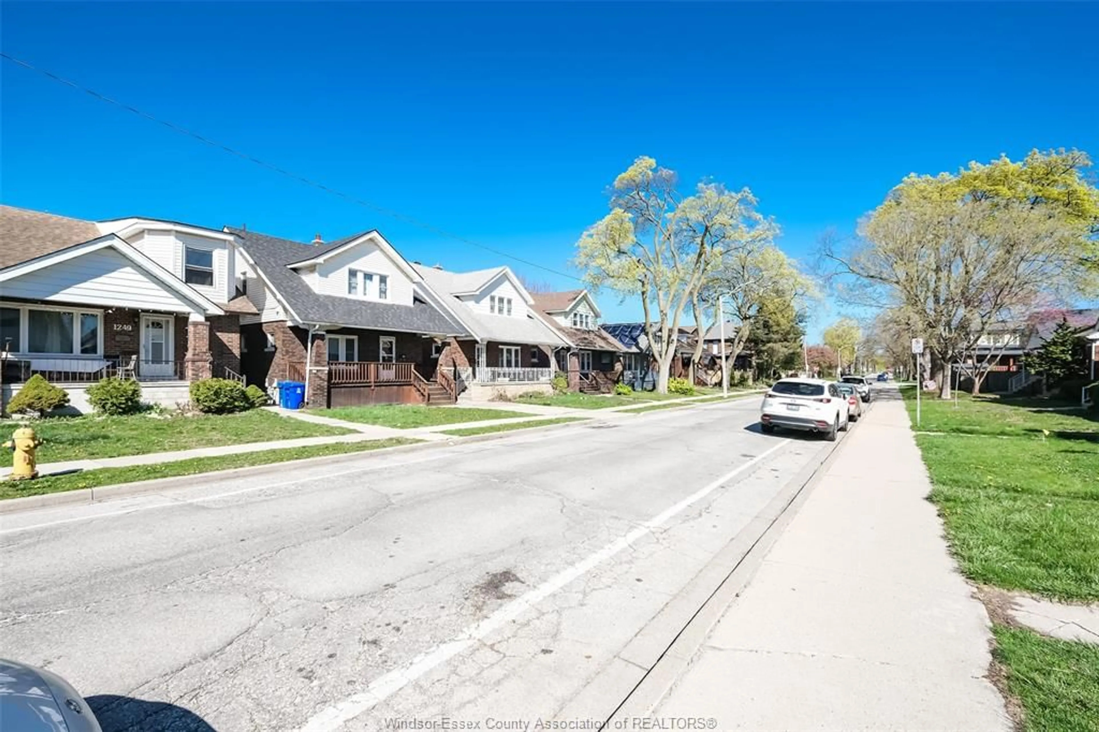 A pic from outside/outdoor area/front of a property/back of a property/a pic from drone, street for 1248 BRUCE Ave, Windsor Ontario N8X 1X3