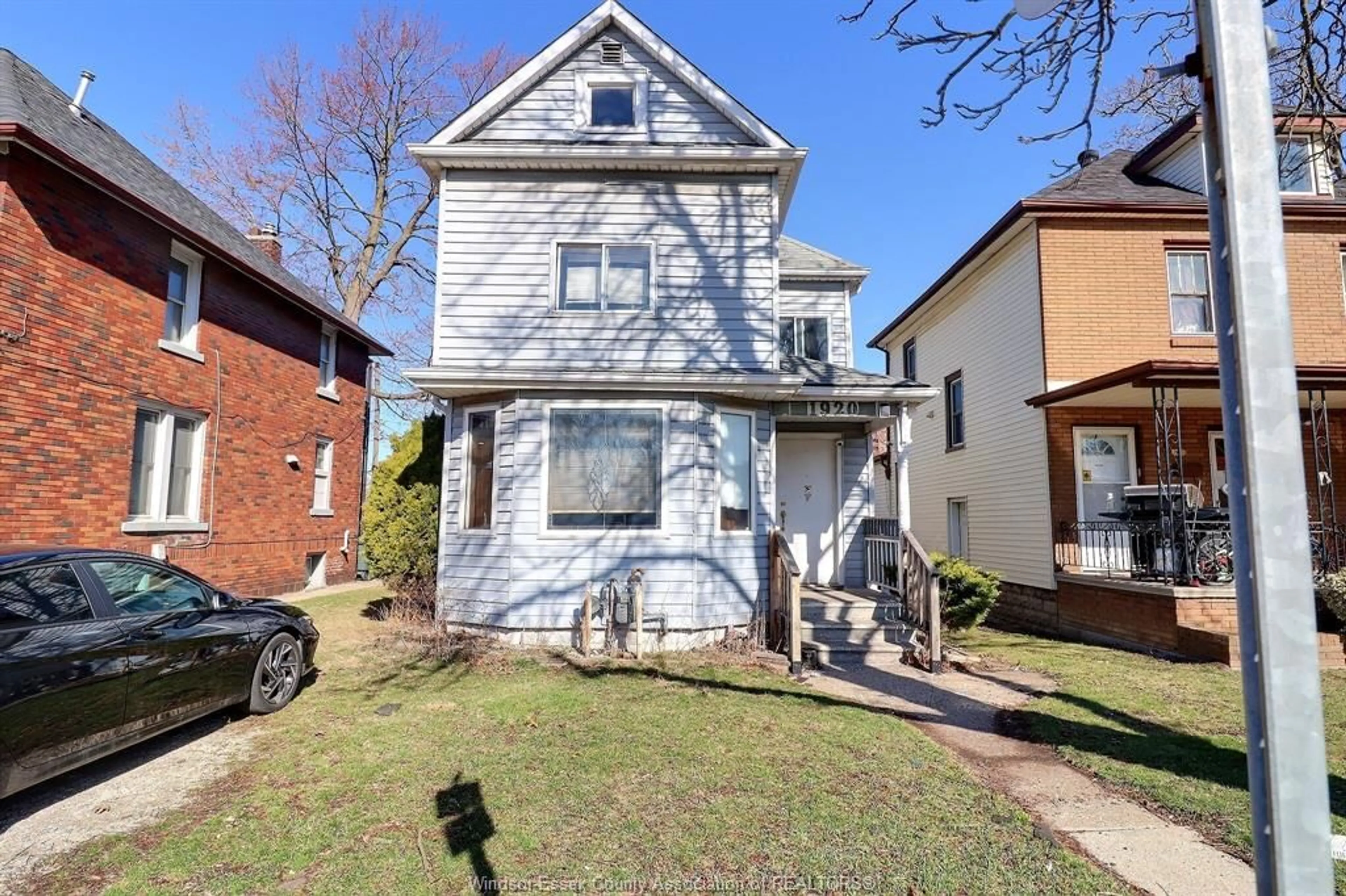 Home with brick exterior material, street for 1920 UNIVERSITY Ave, Windsor Ontario N9B 1C8