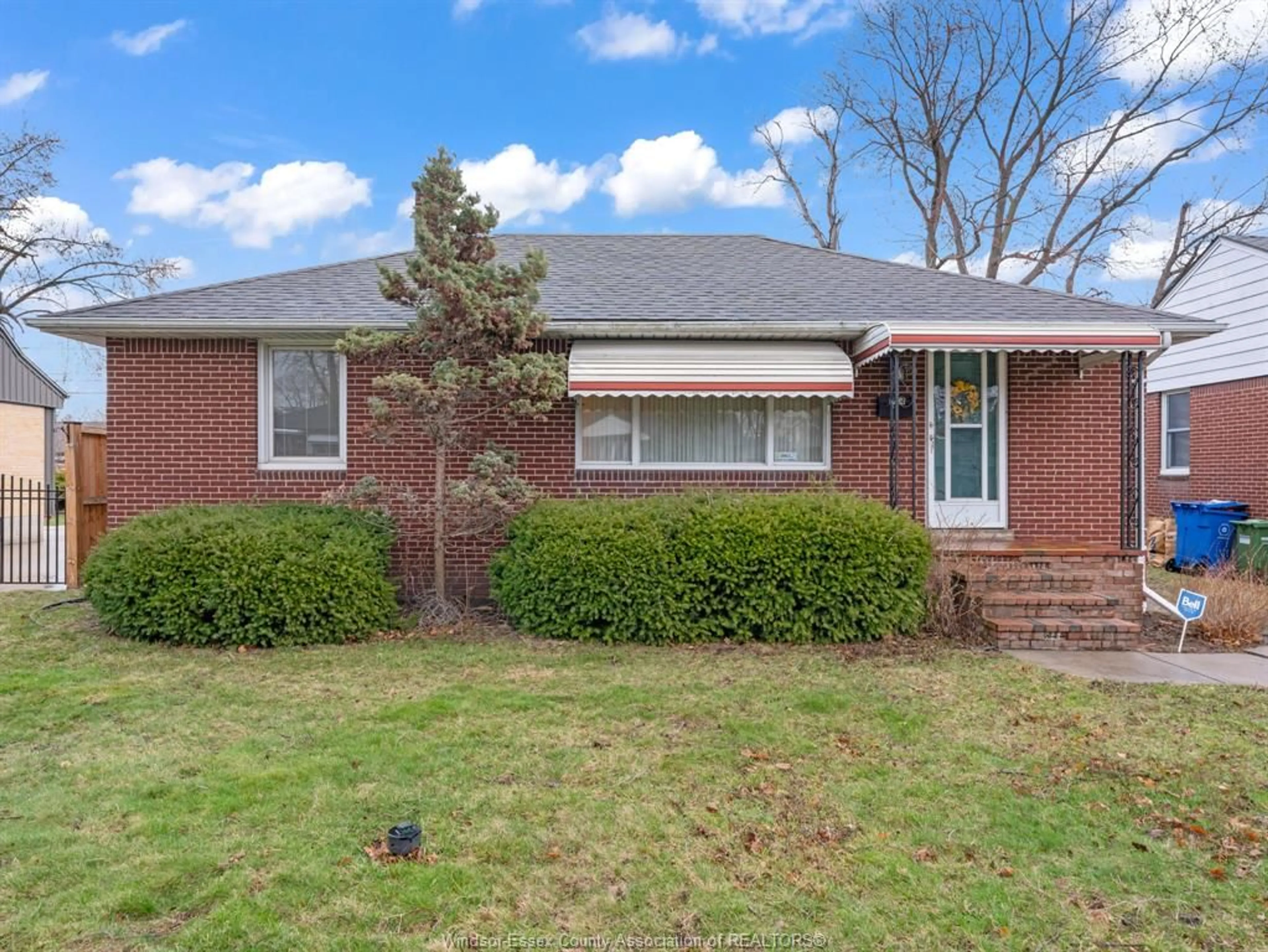 Home with brick exterior material, street for 994 ISABELLE Pl, Windsor Ontario N8S 3B2