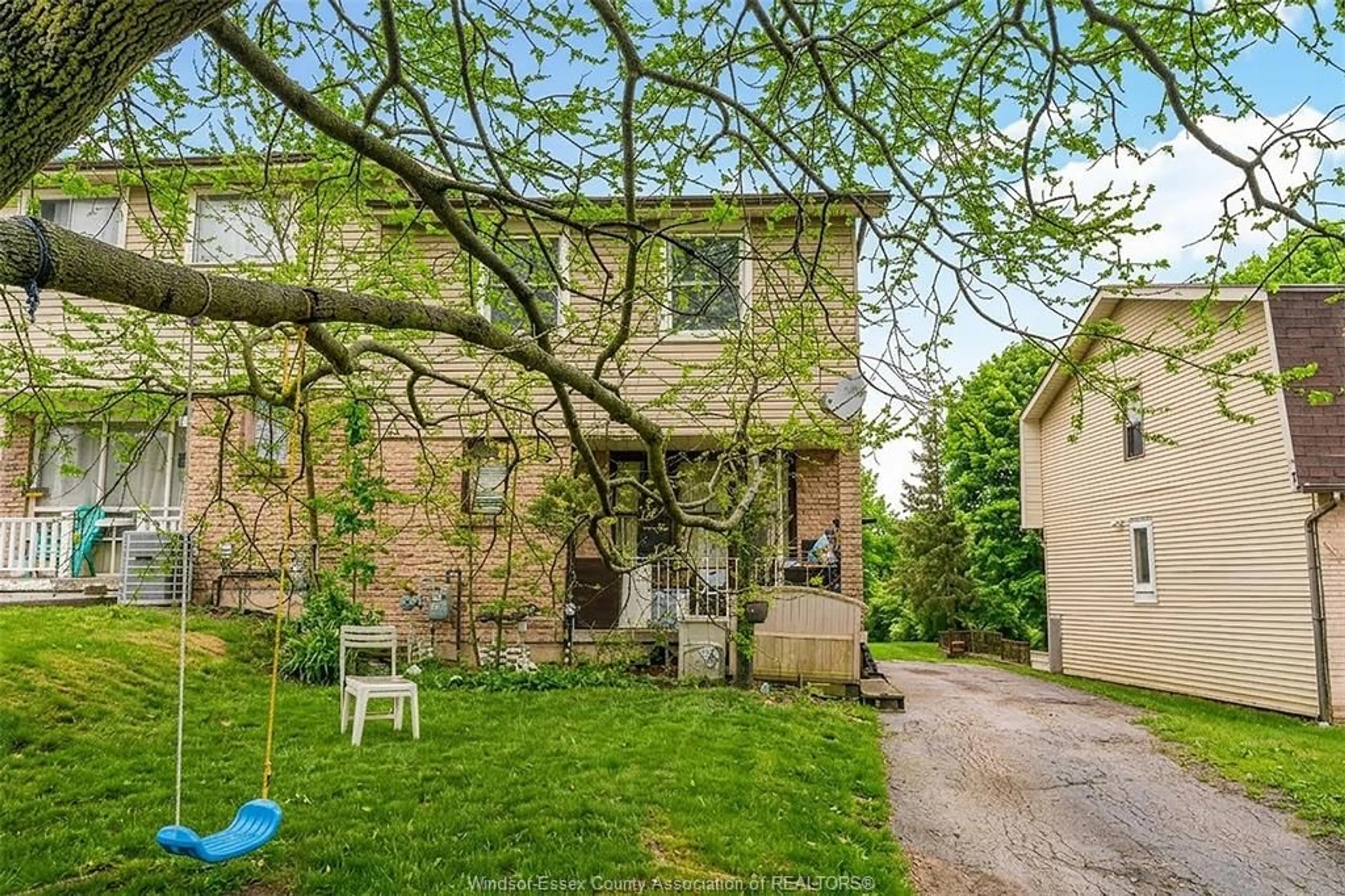 A pic from outside/outdoor area/front of a property/back of a property/a pic from drone, street for 189 FIFE Rd, Guelph Ontario N1H 7J3