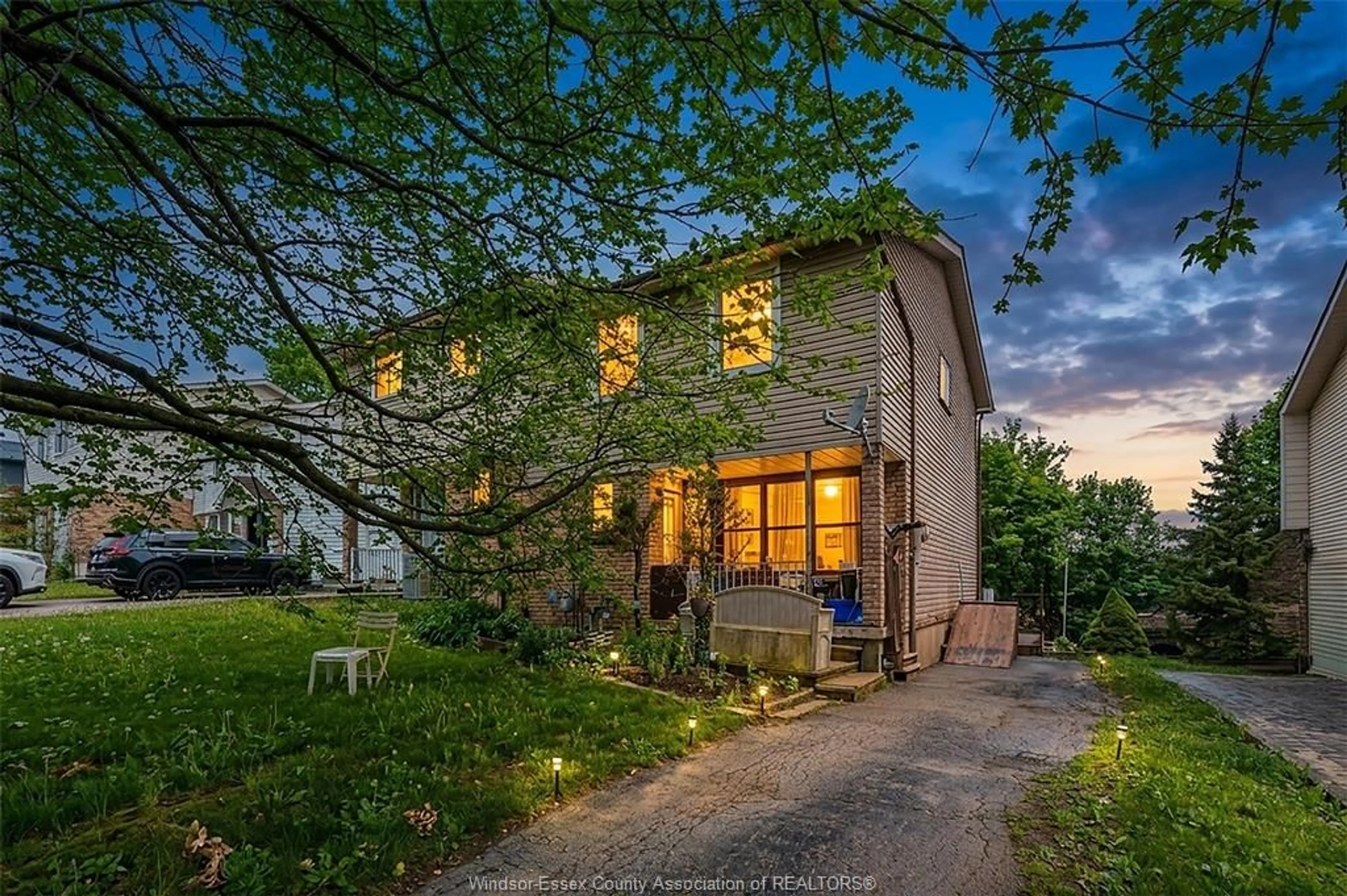 A pic from outside/outdoor area/front of a property/back of a property/a pic from drone, street for 189 FIFE Rd, Guelph Ontario N1H 7J3