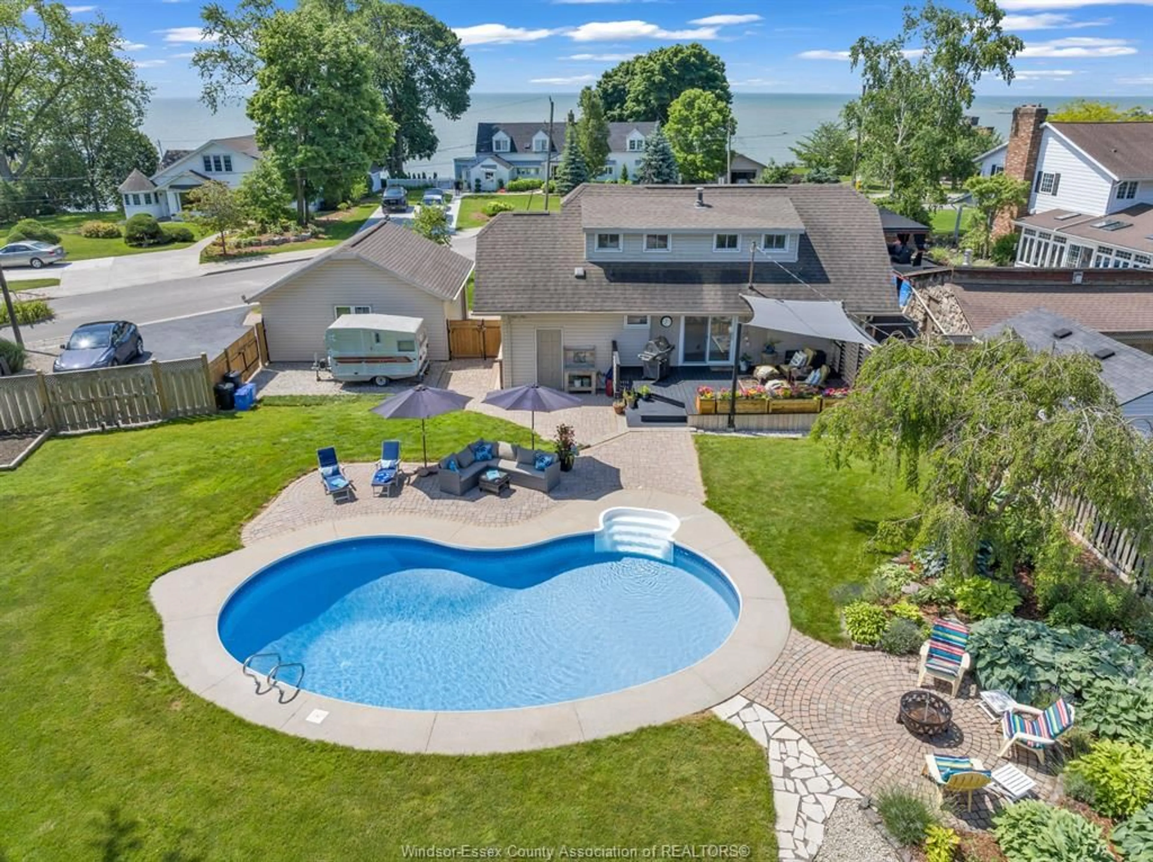 A pic from outside/outdoor area/front of a property/back of a property/a pic from drone, water/lake/river/ocean view for 320 LAKEVIEW Ave, Kingsville Ontario N9Y 2E3