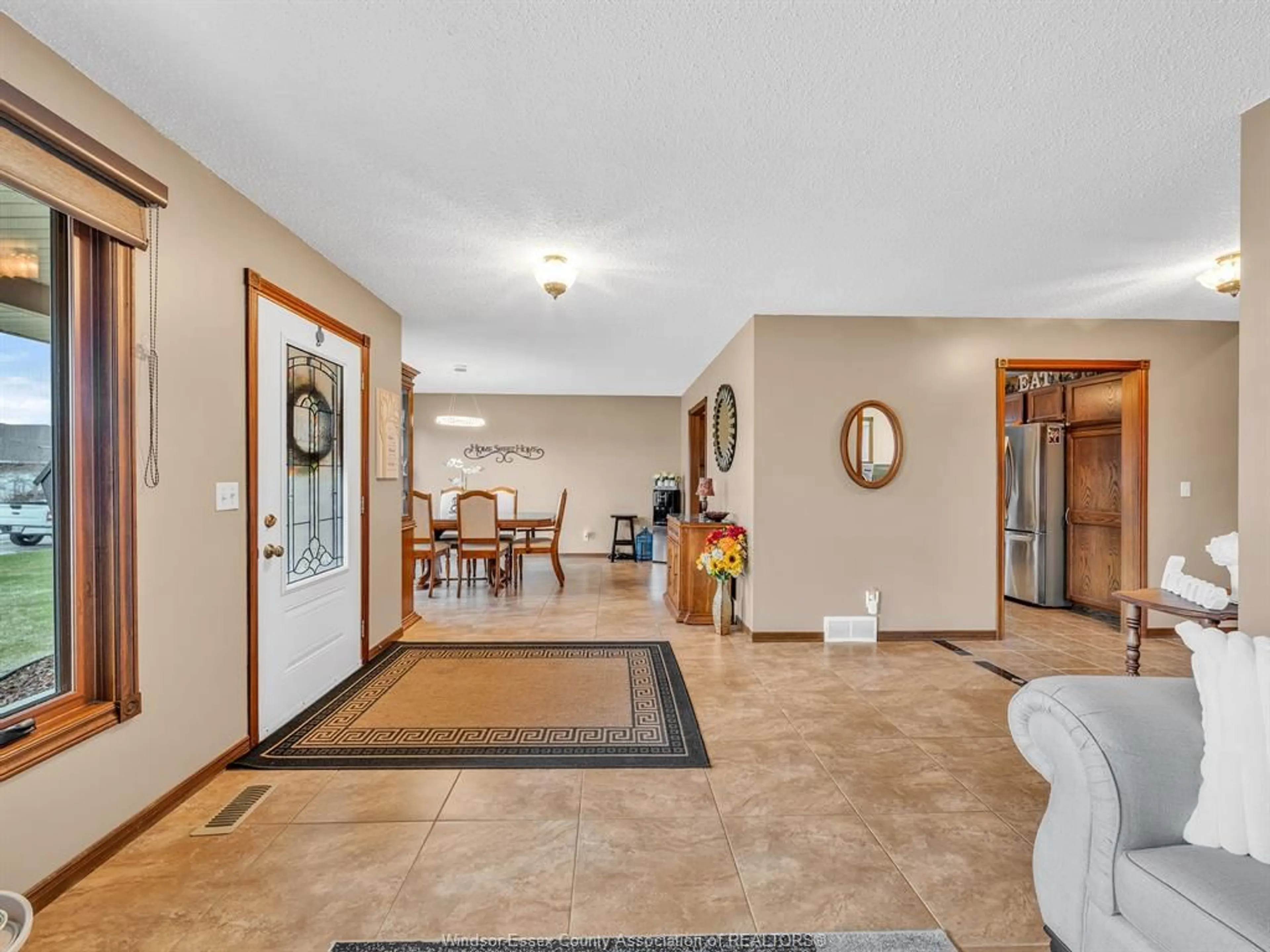 Indoor foyer for 45 Sherwood, Leamington Ontario N8H 4V1