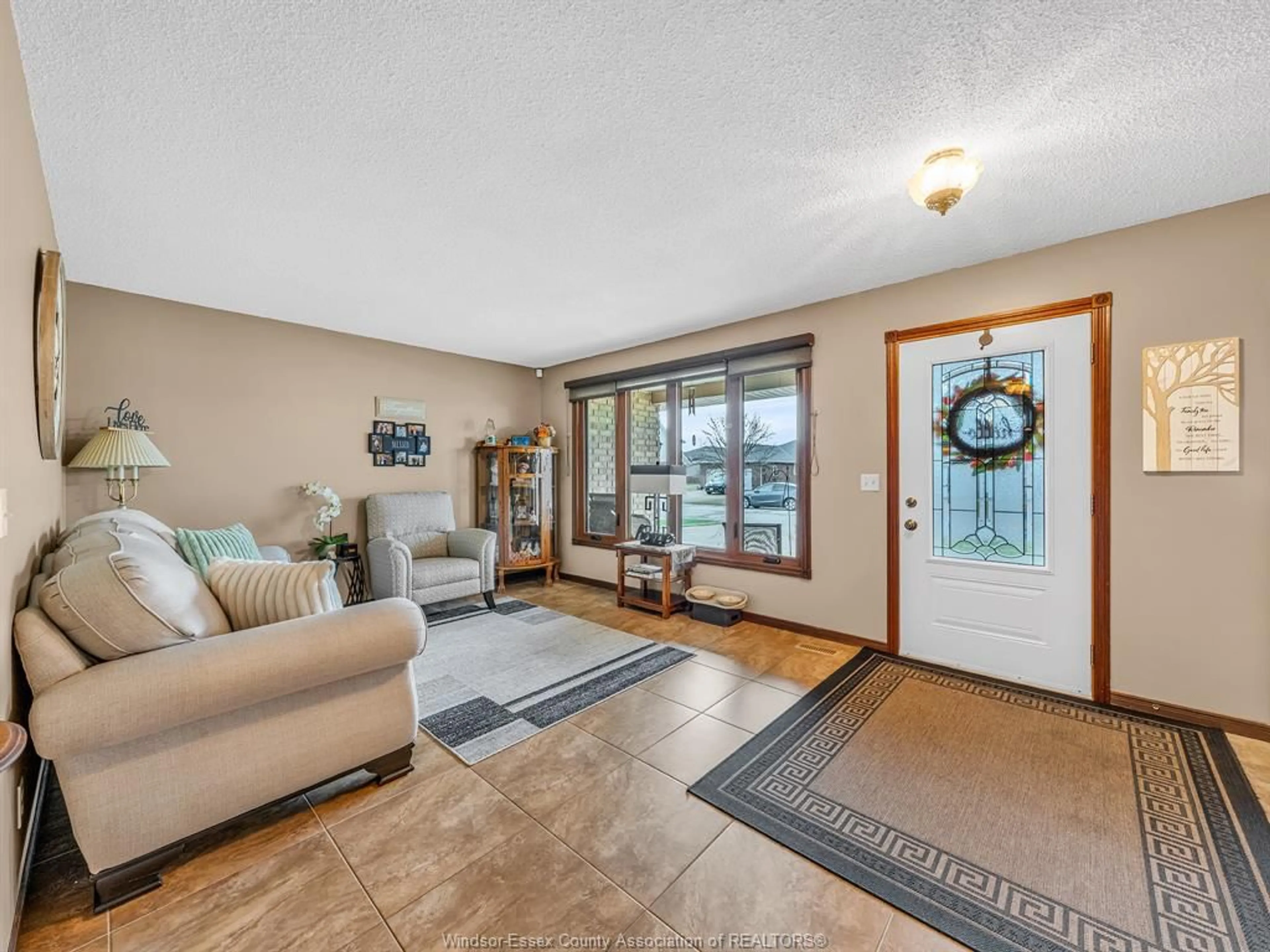 Indoor entryway for 45 Sherwood, Leamington Ontario N8H 4V1