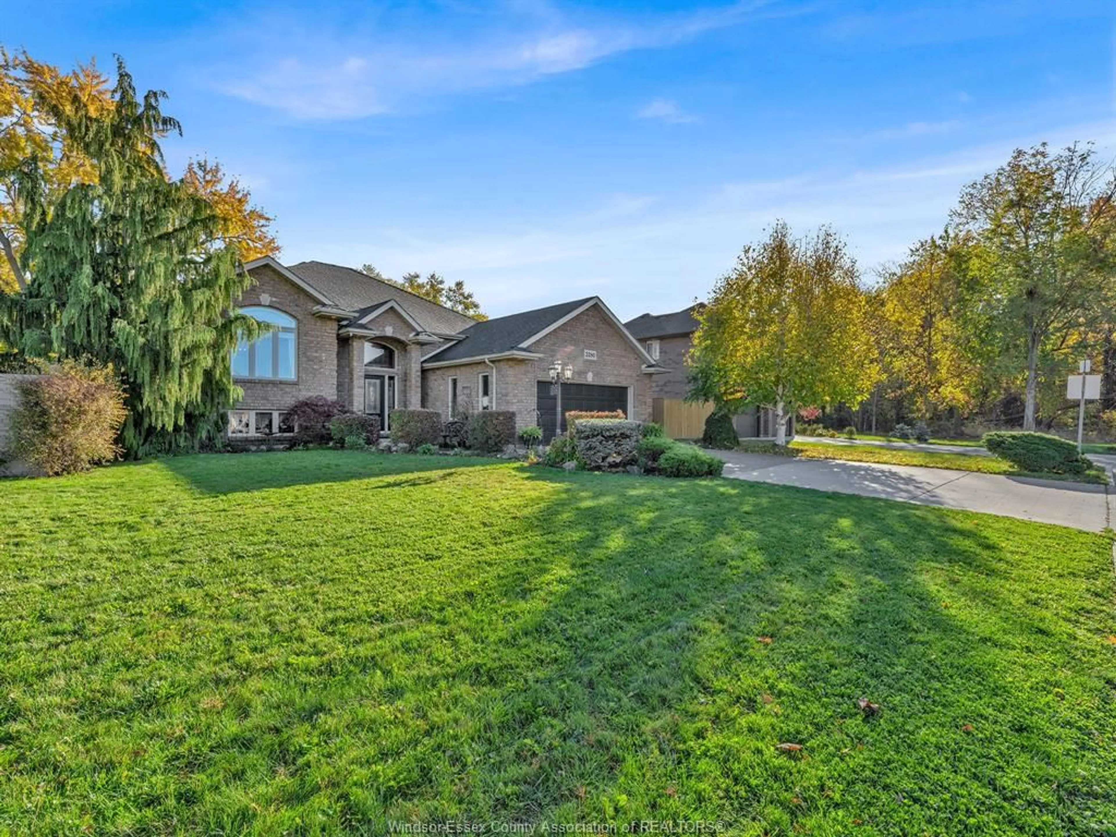 A pic from outside/outdoor area/front of a property/back of a property/a pic from drone, mountain view for 3280 CALIFORNIA Ave, Windsor Ontario N9E 3K7