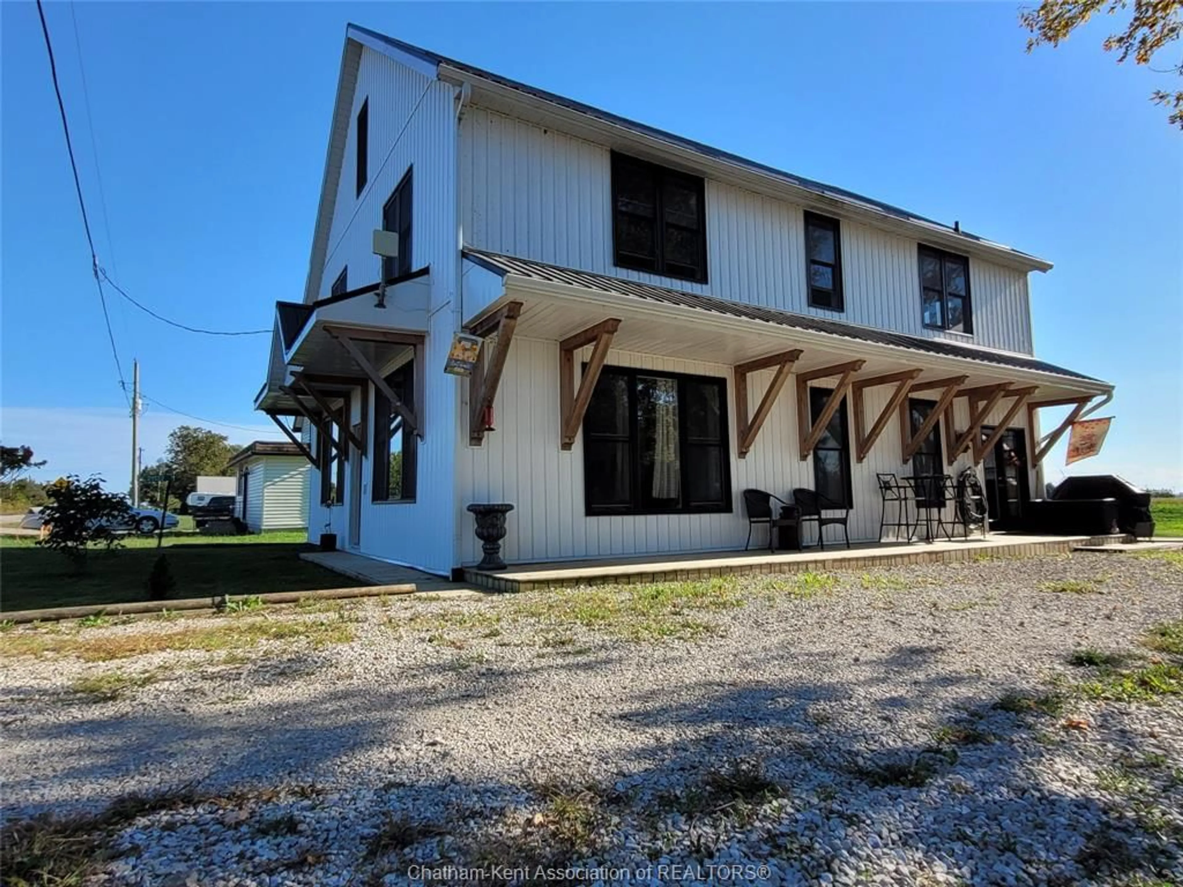 A pic from outside/outdoor area/front of a property/back of a property/a pic from drone, building for 21132 PORT Rd, Merlin Ontario N0P 1W0