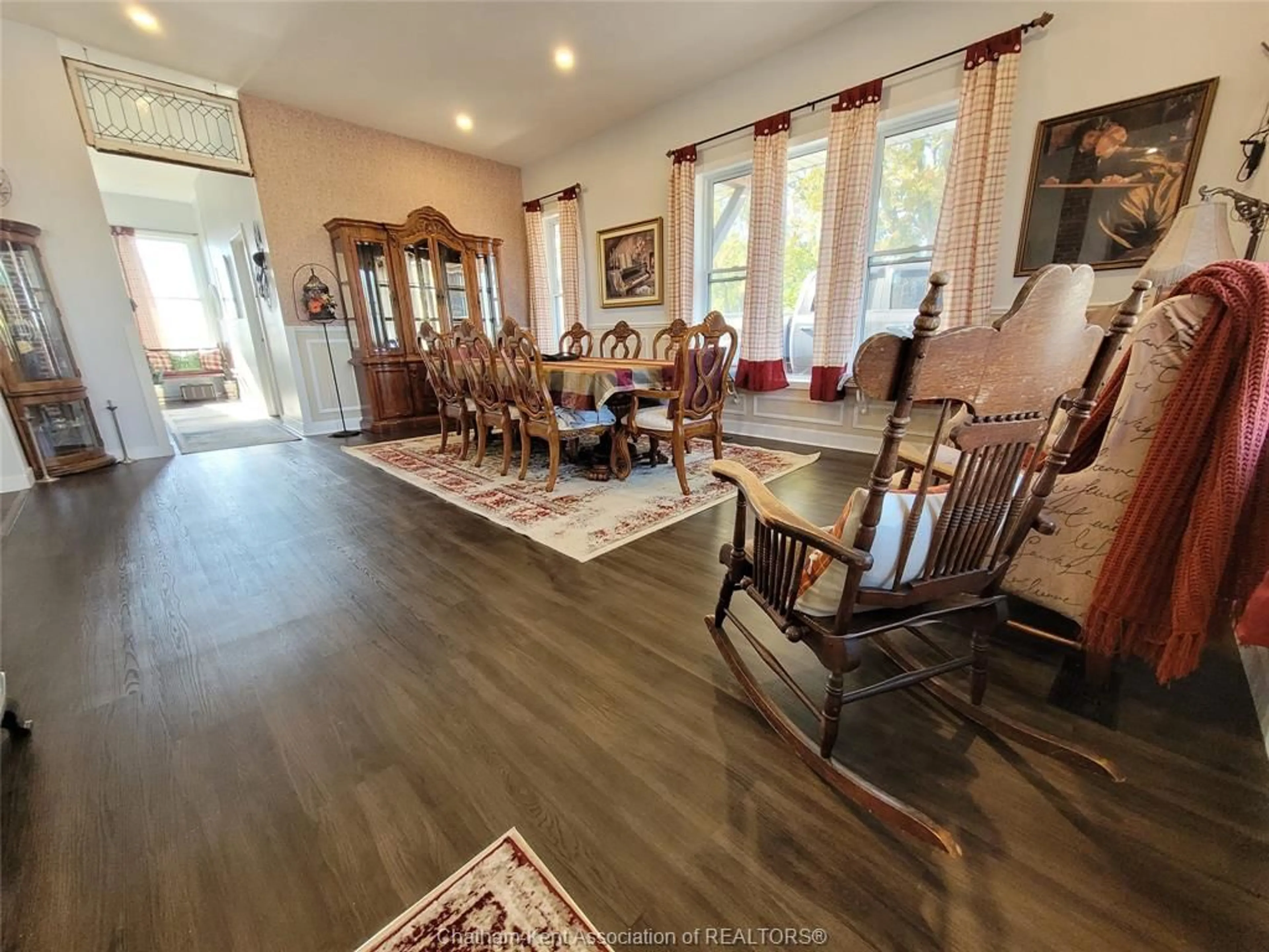 Dining room, wood/laminate floor for 21132 PORT Rd, Merlin Ontario N0P 1W0