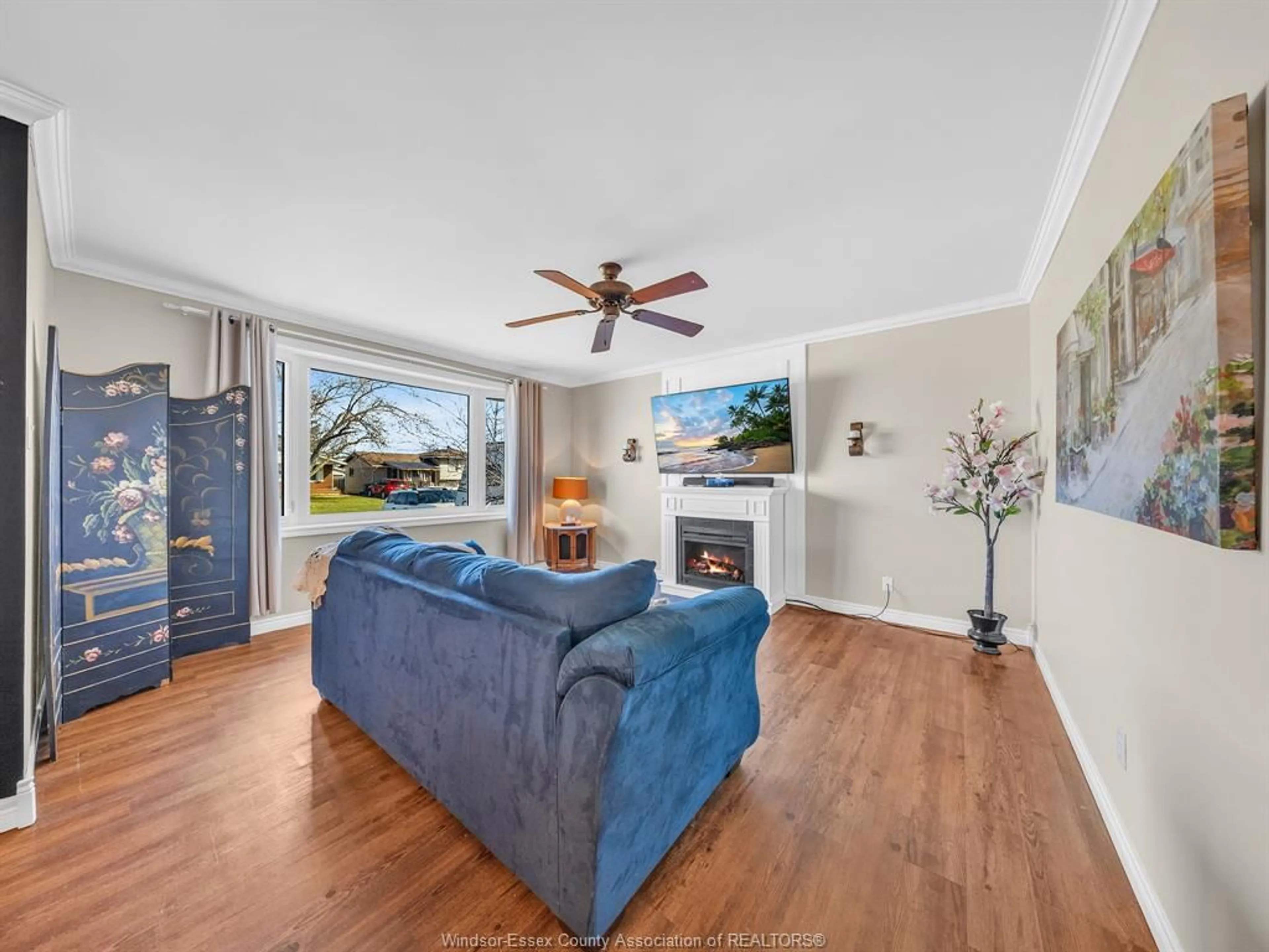 Living room with furniture, unknown for 19 Pearl St, Tilbury Ontario N0P 2L0