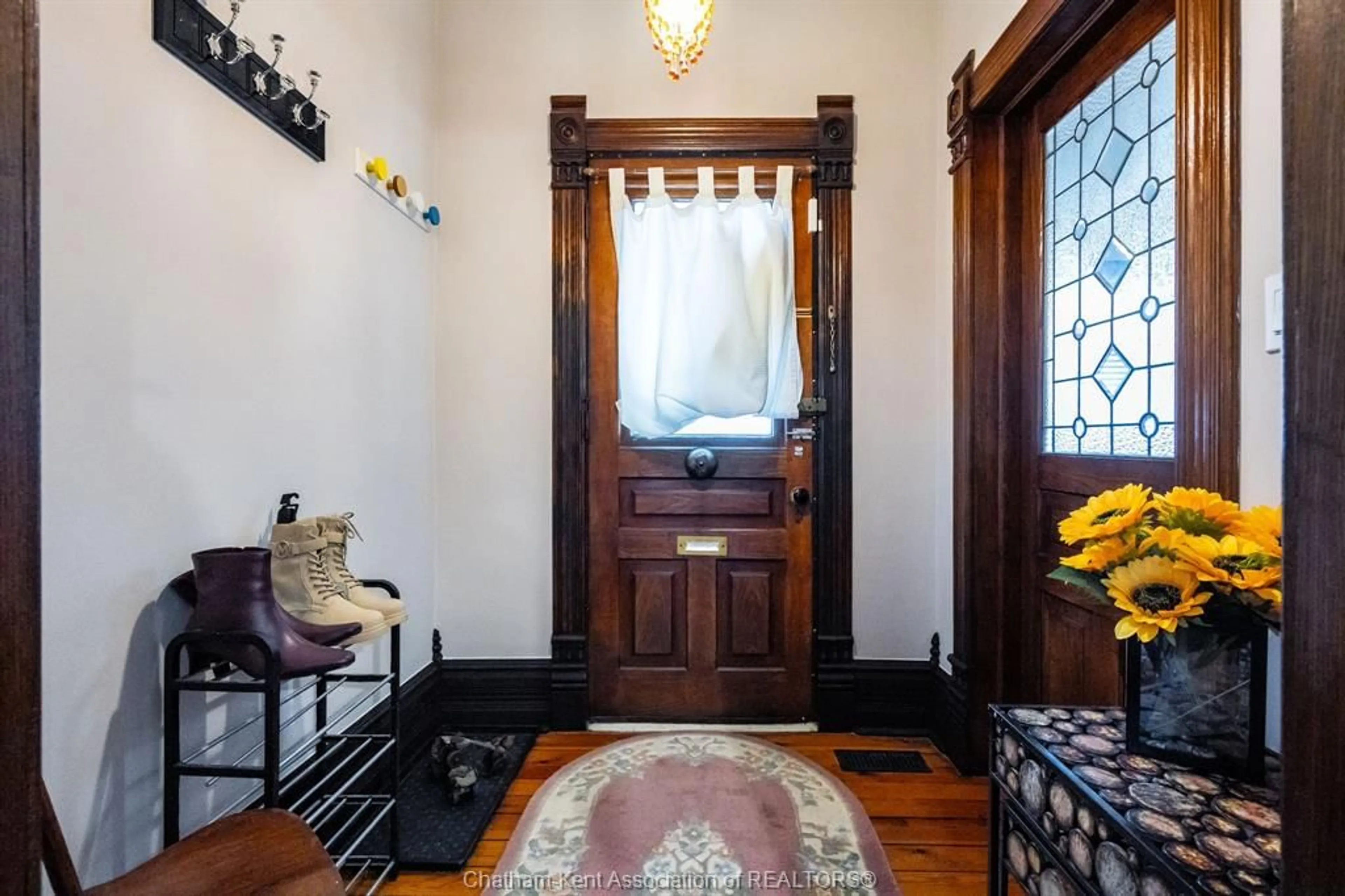 Indoor entryway for 3 Lansdowne Ave, Chatham Ontario N7M 4J2