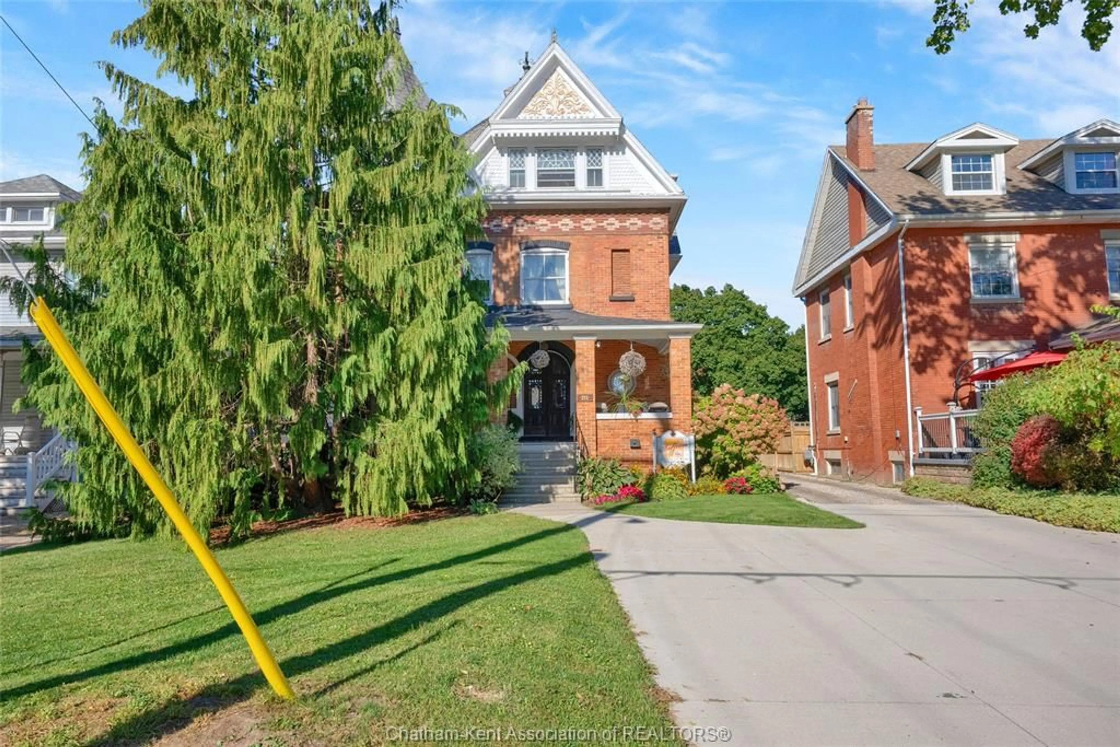 Home with brick exterior material, street for 325 Wellington St, Chatham Ontario N7M 1K2