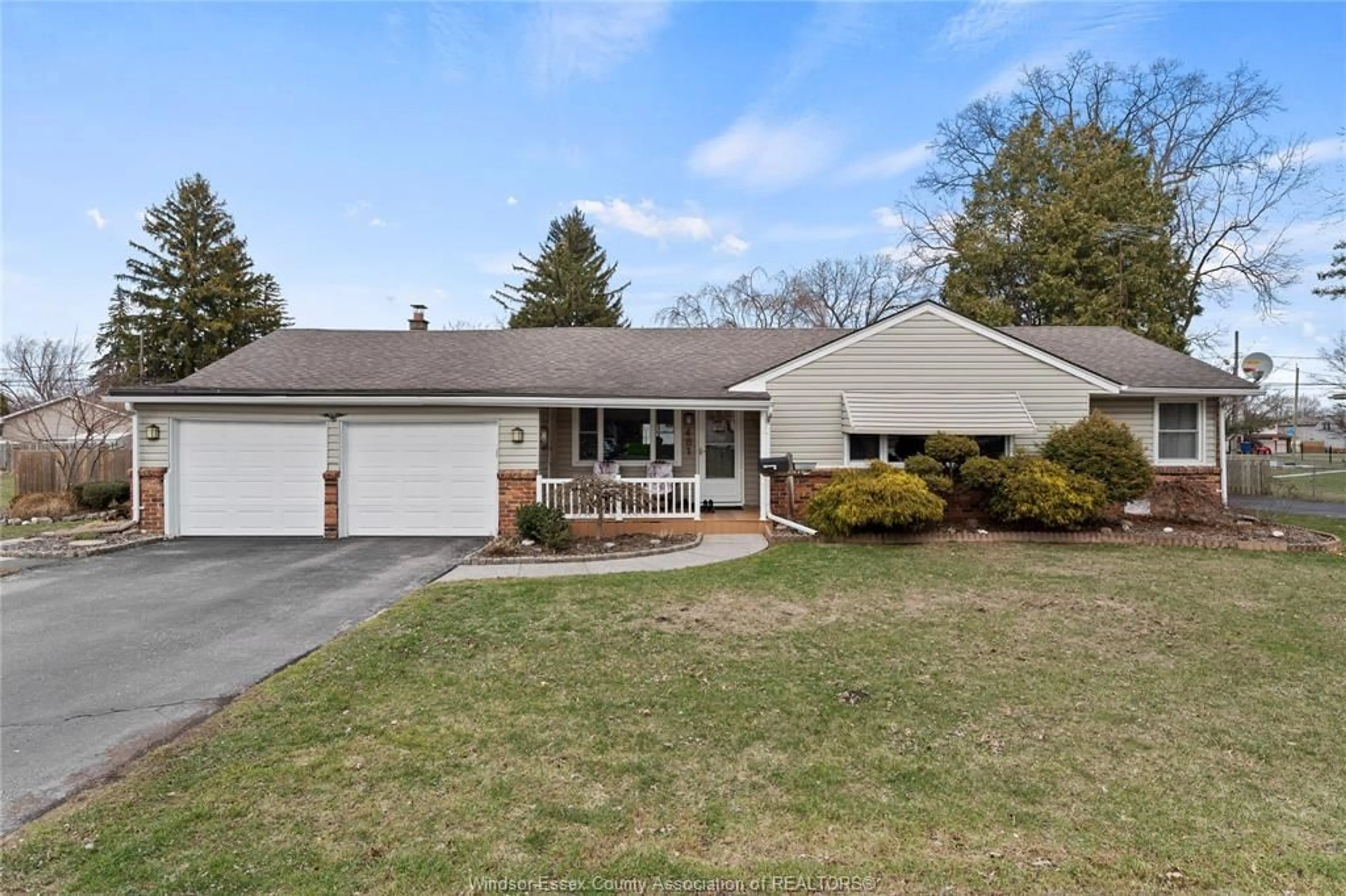 Home with vinyl exterior material, street for 481 MAPLE Ave, LaSalle Ontario N9J 1E3