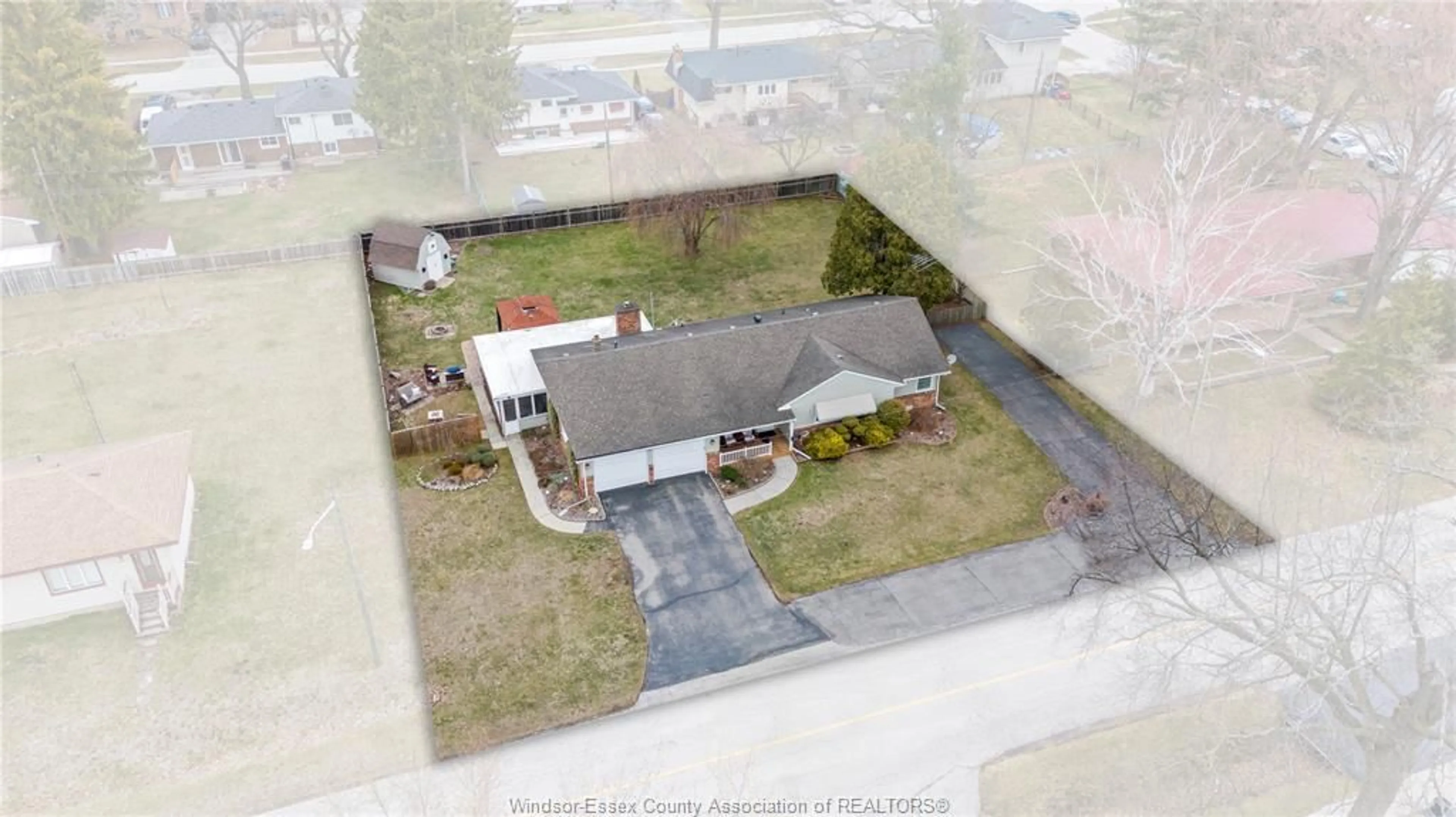 A pic from outside/outdoor area/front of a property/back of a property/a pic from drone, building for 481 MAPLE Ave, LaSalle Ontario N9J 1E3