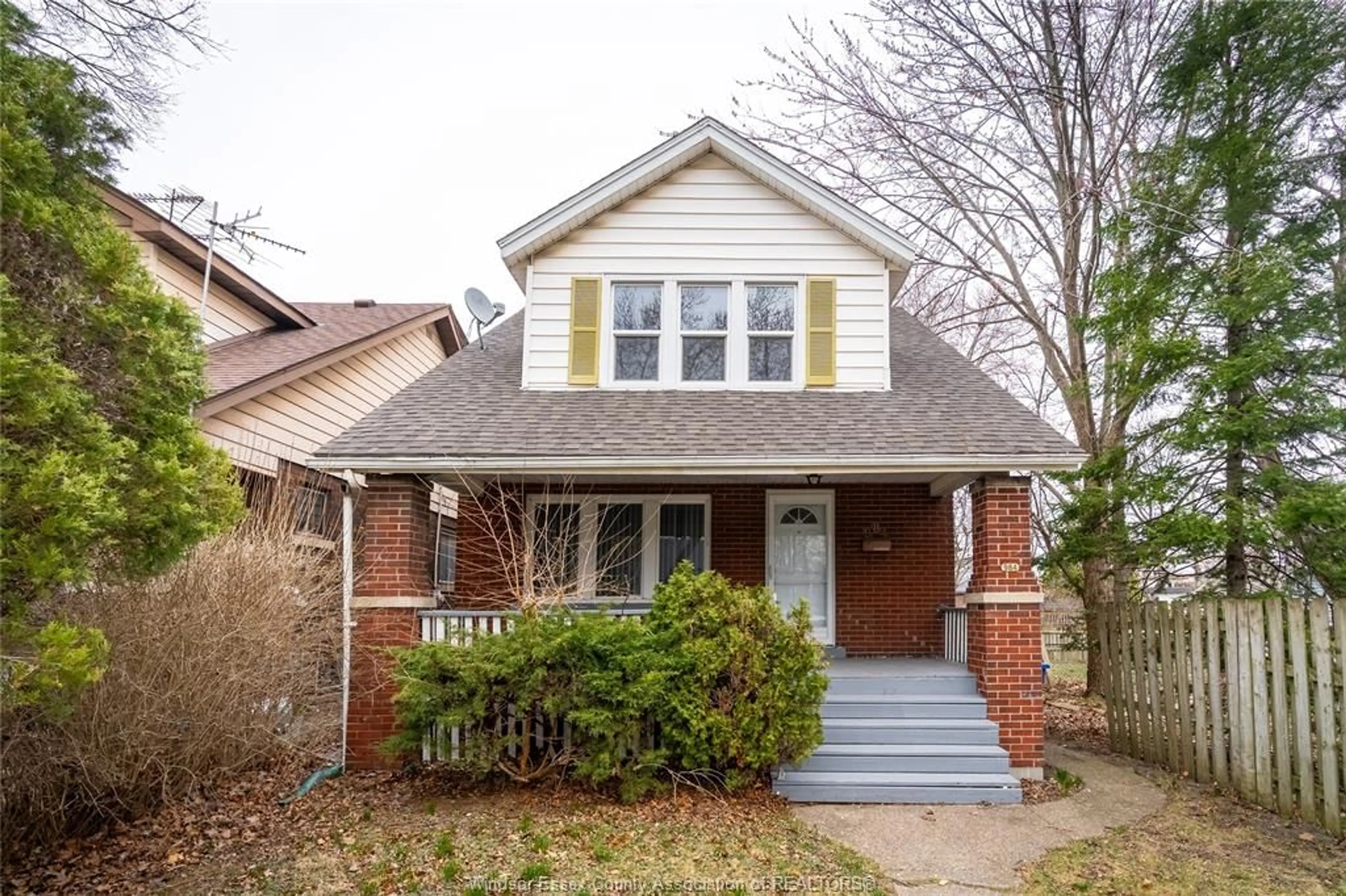 Home with brick exterior material, street for 984 MCEWAN Ave, Windsor Ontario N9B 2G5