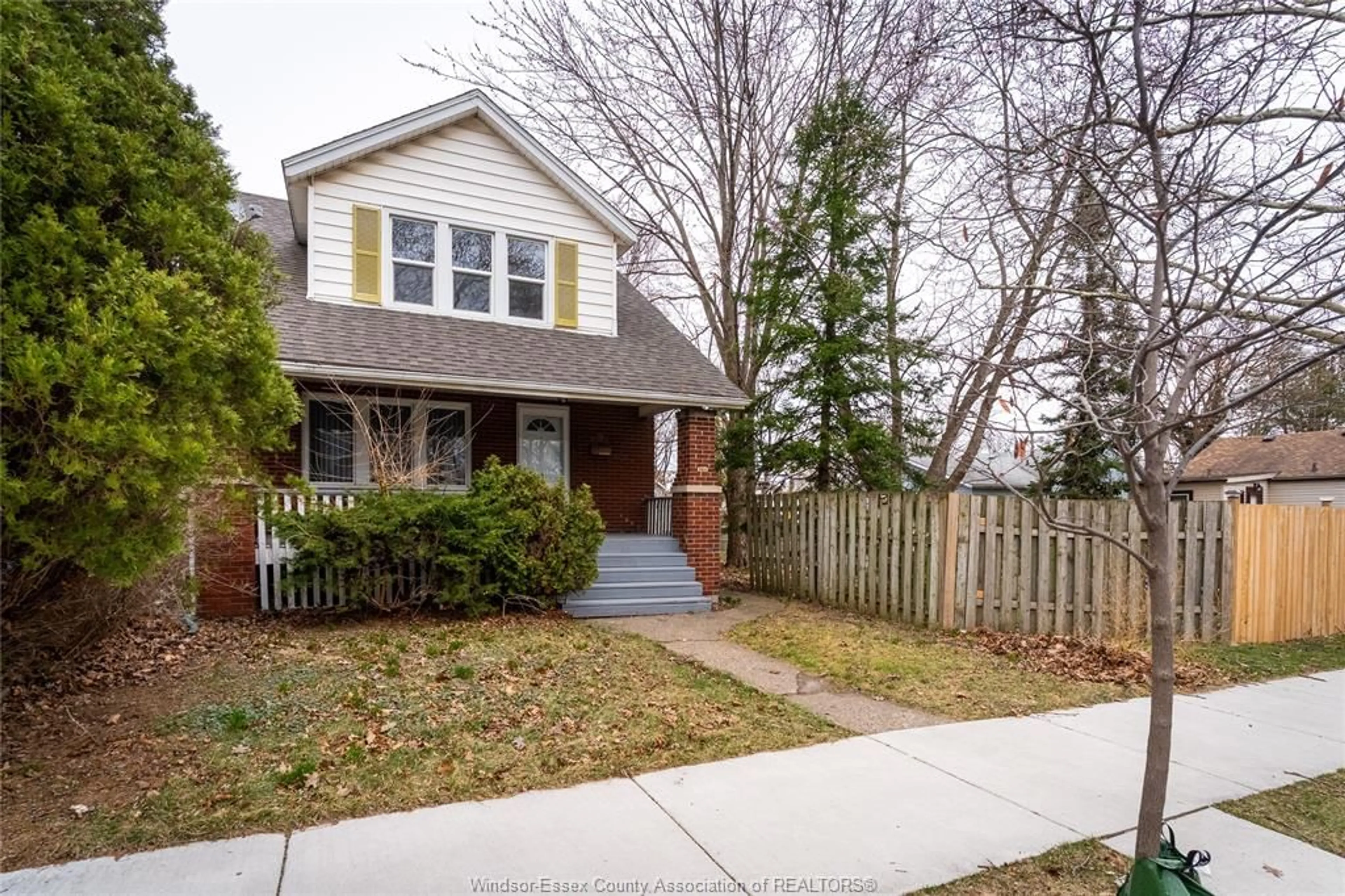 Unknown for 984 MCEWAN Ave, Windsor Ontario N9B 2G5