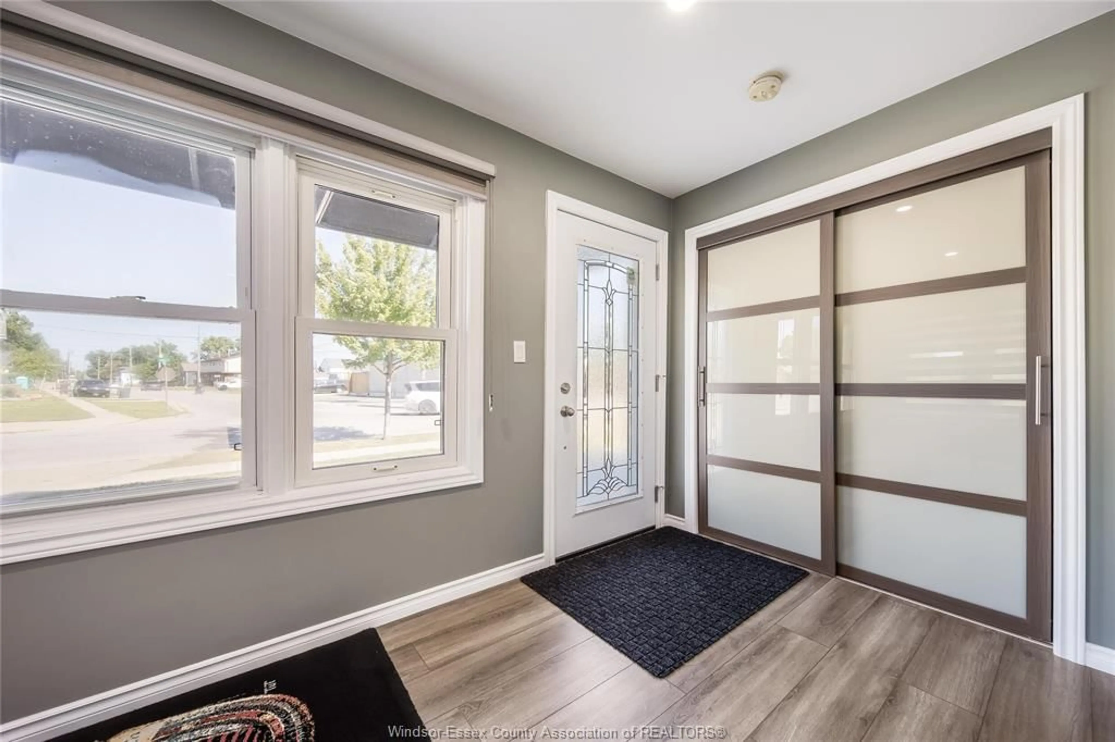 Indoor entryway for 178 FIRST St, Belle River Ontario N0R 1A0