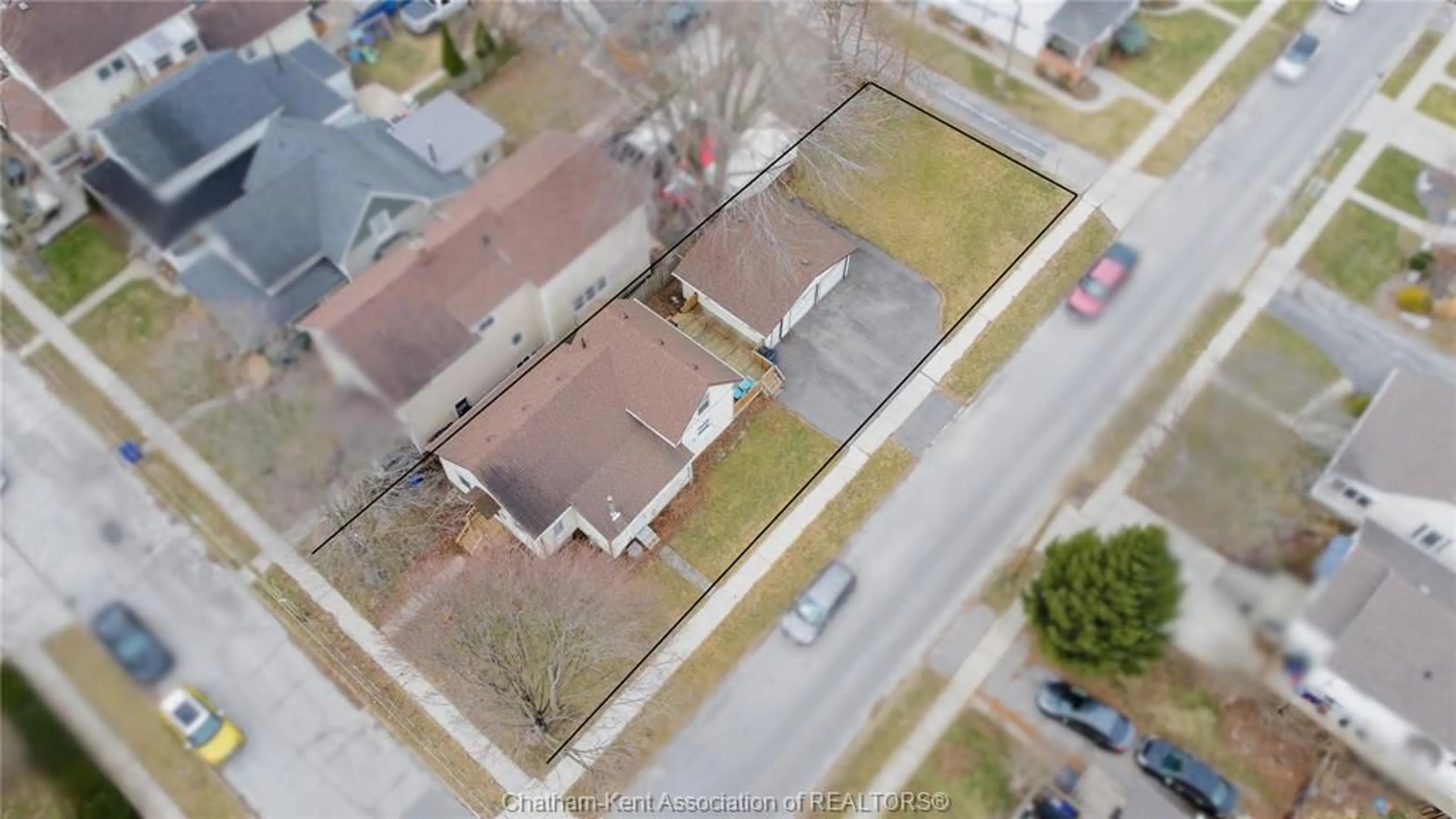 A pic from outside/outdoor area/front of a property/back of a property/a pic from drone, street for 53 Selkirk St, Chatham Ontario N7L 1Y6