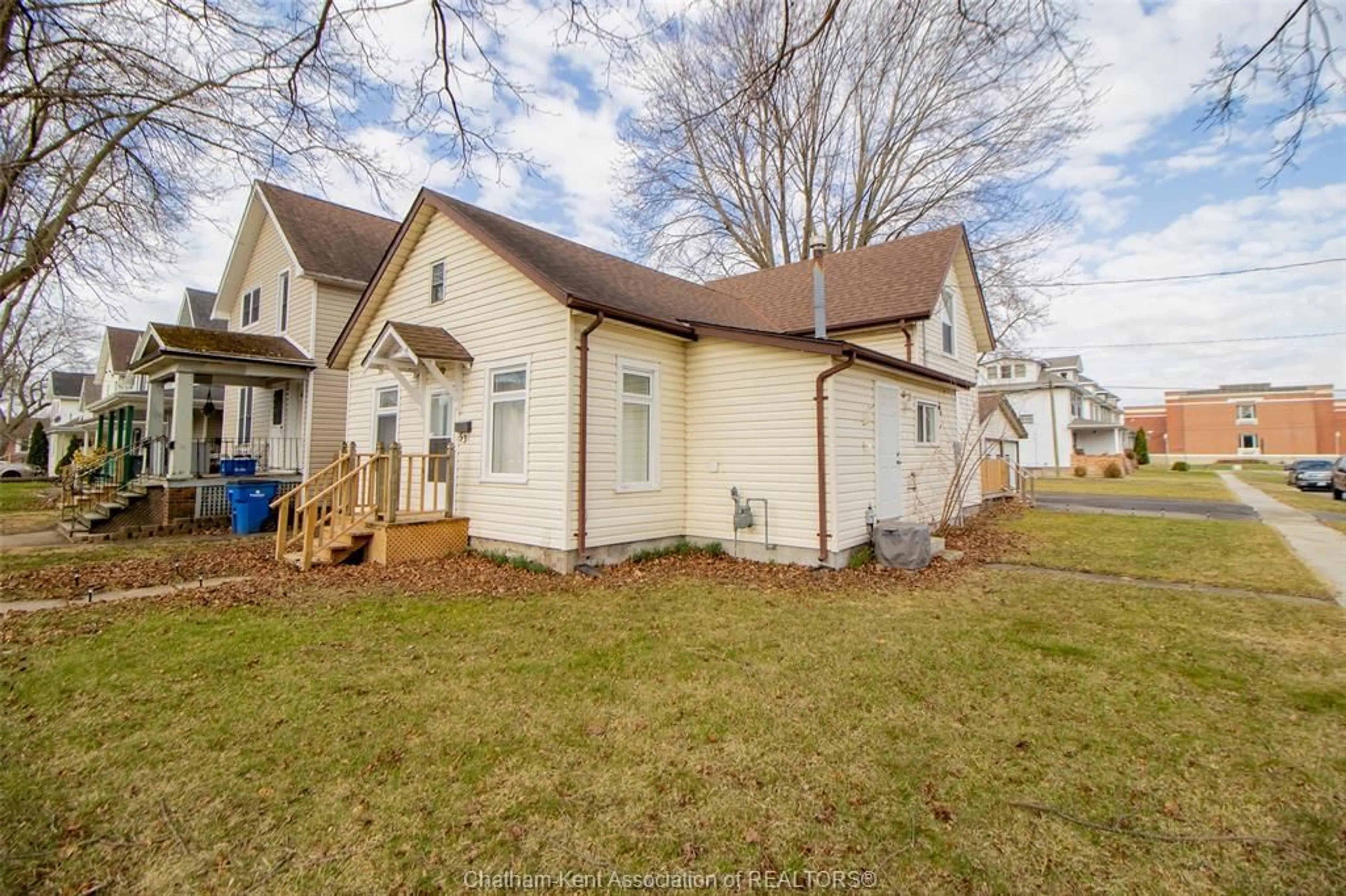 Unknown for 53 Selkirk St, Chatham Ontario N7L 1Y6