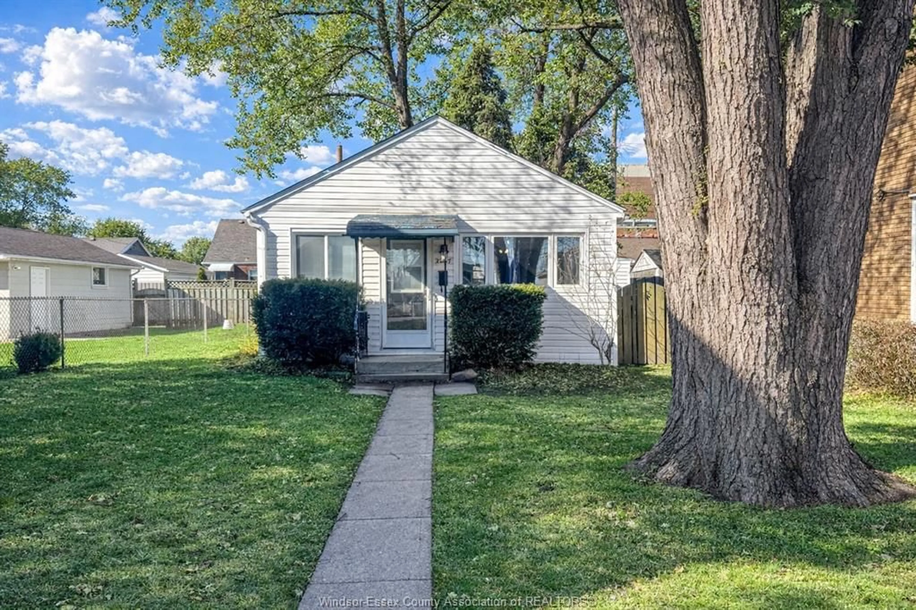 Unknown for 2237 TURNER, Windsor Ontario N8W 3K4