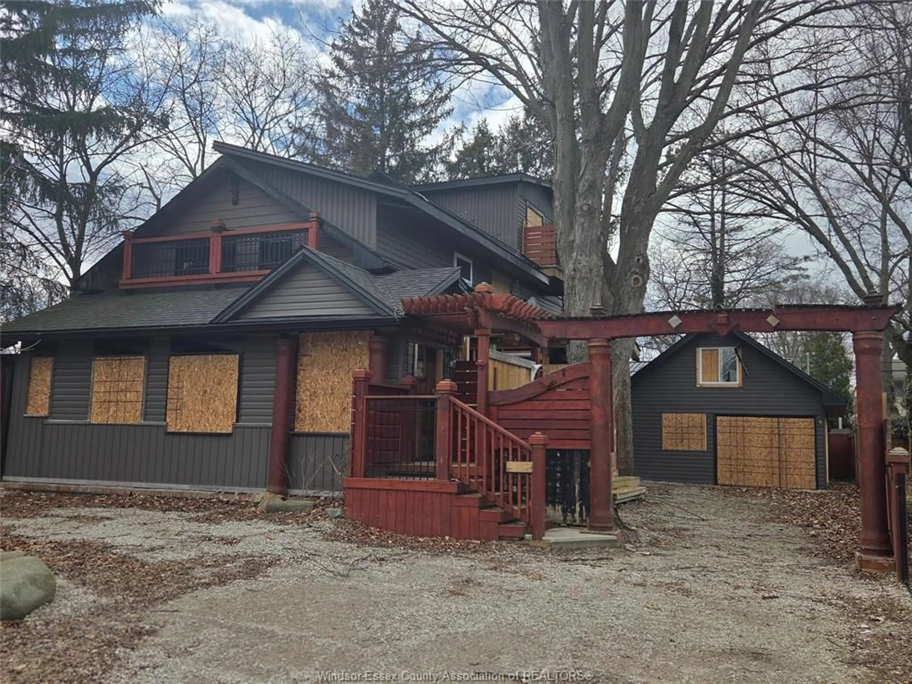 Home with vinyl exterior material, unknown for 3315 Rankin Ave, Windsor Ontario N9E 3C2