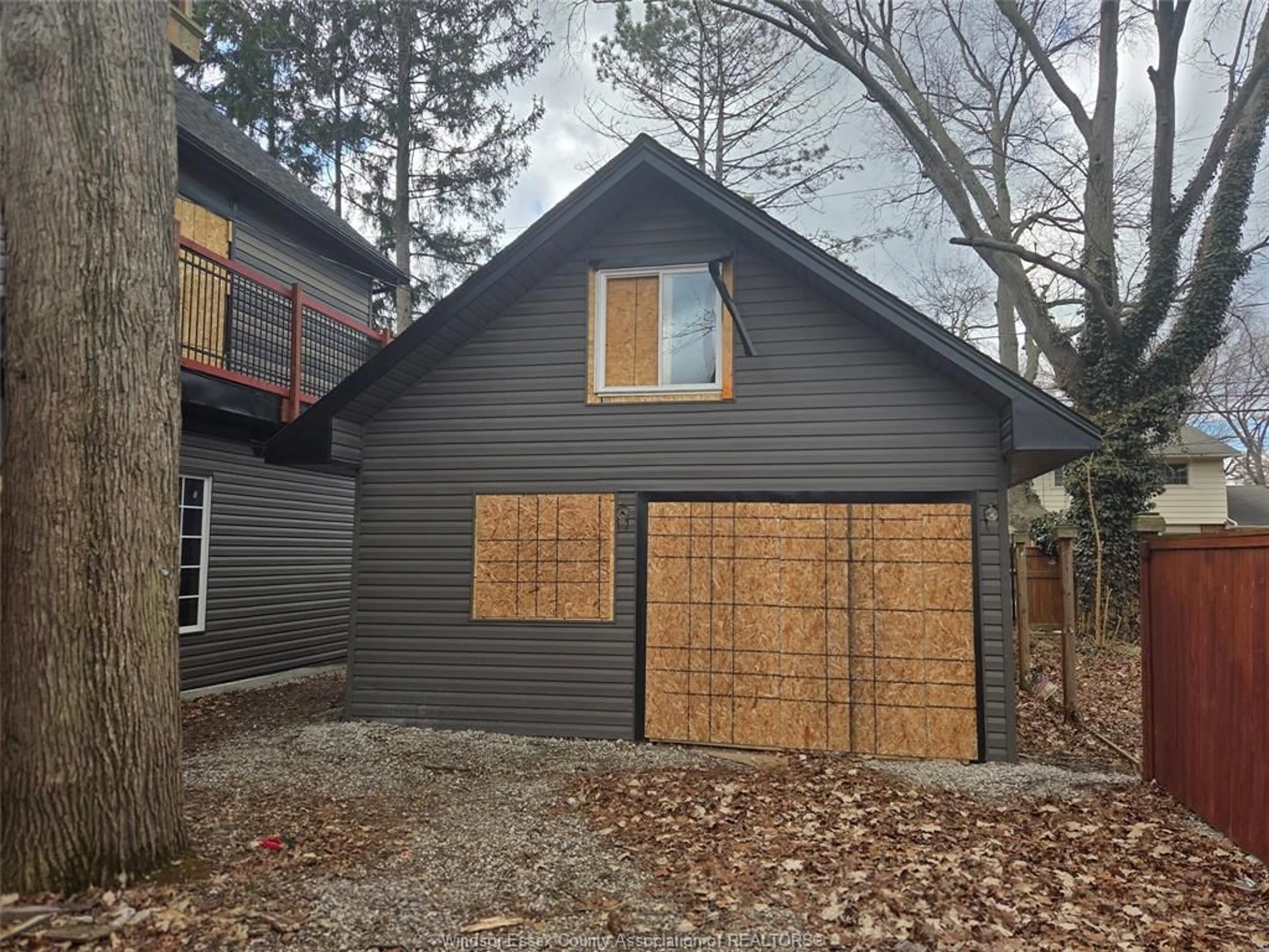 Home with vinyl exterior material, street for 3315 Rankin Ave, Windsor Ontario N9E 3C2