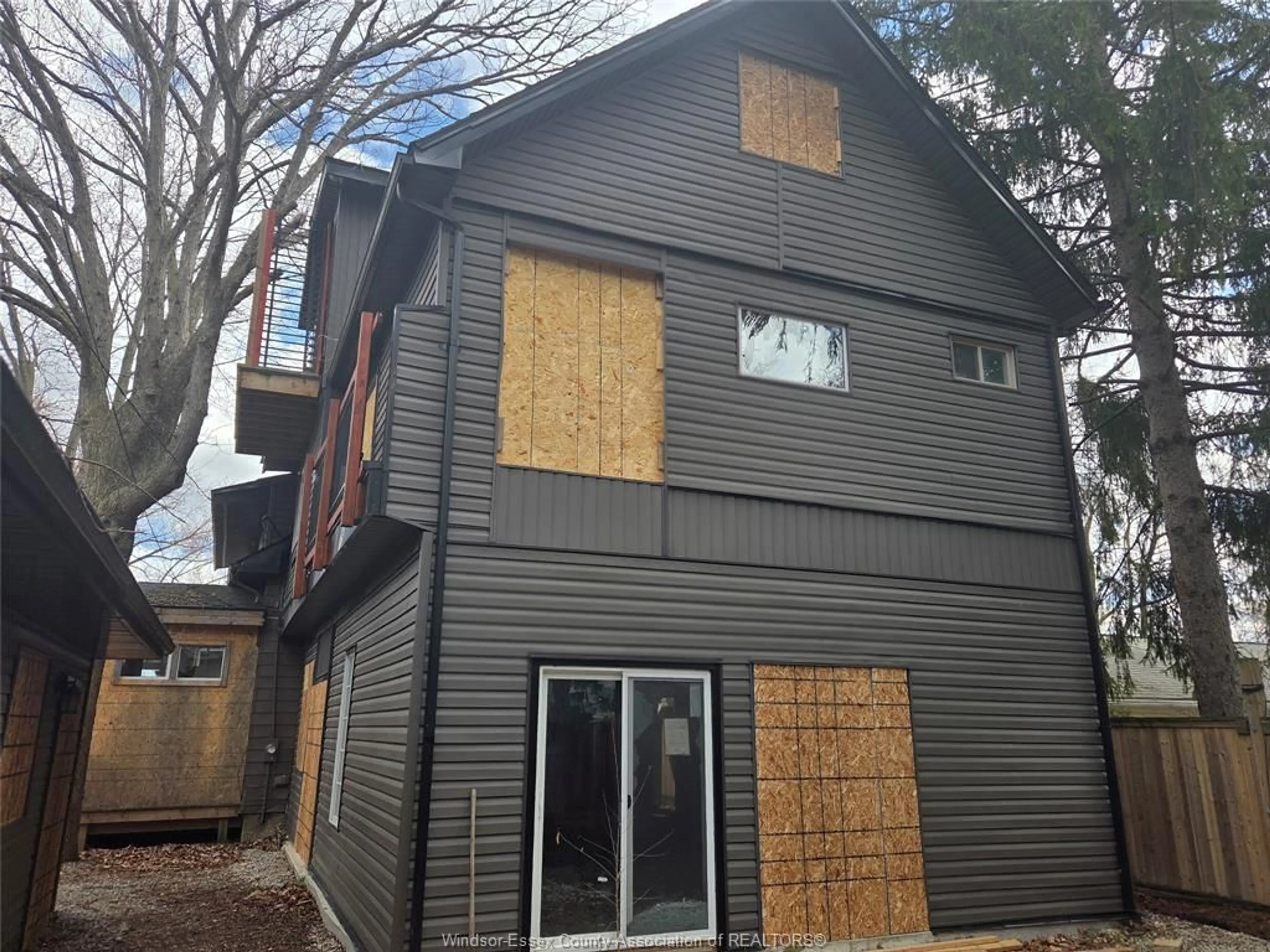 Home with vinyl exterior material, building for 3315 Rankin Ave, Windsor Ontario N9E 3C2