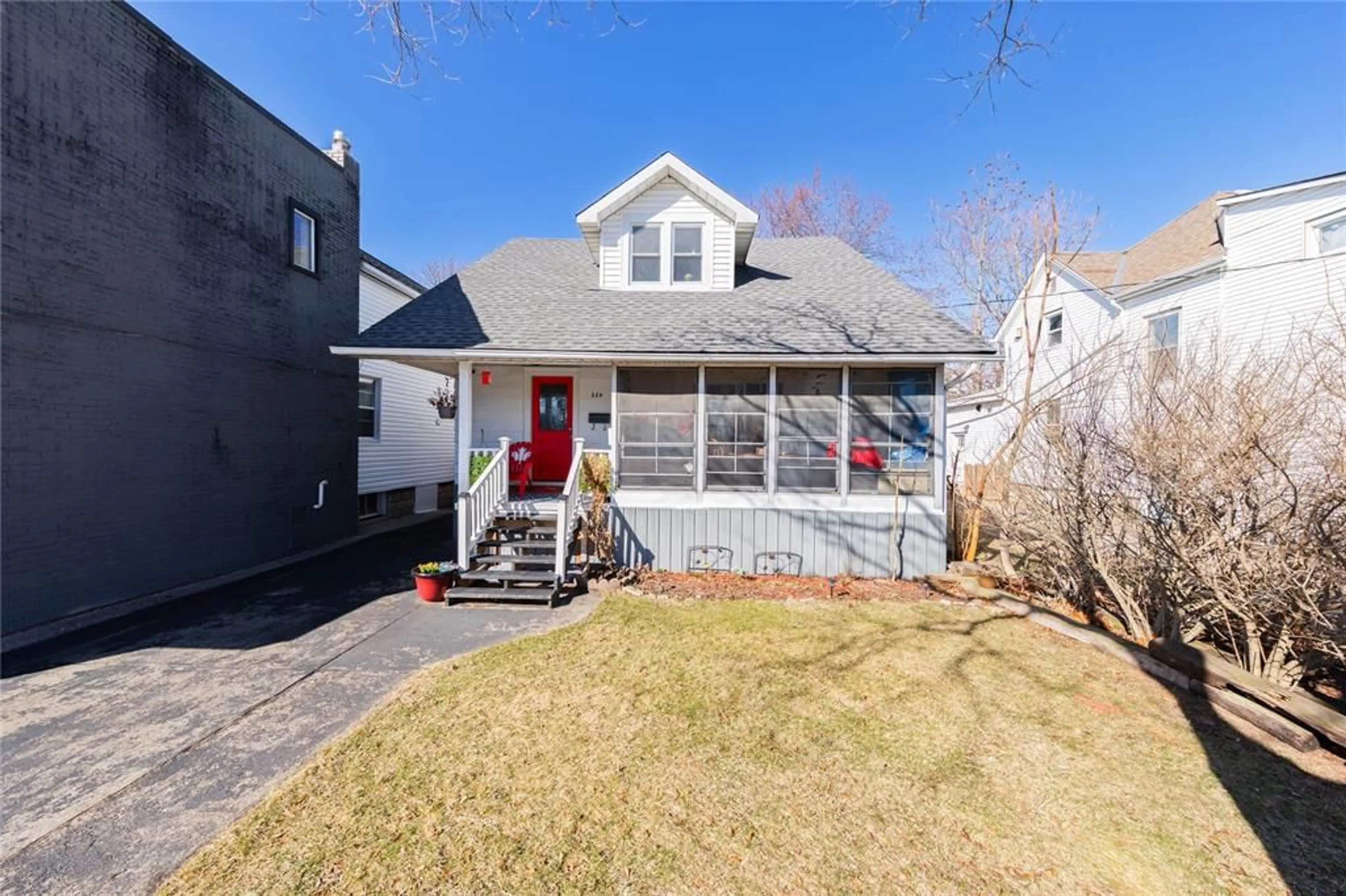 A pic from outside/outdoor area/front of a property/back of a property/a pic from drone, street for 224 MAXWELL St, Sarnia Ontario N7T 5C4