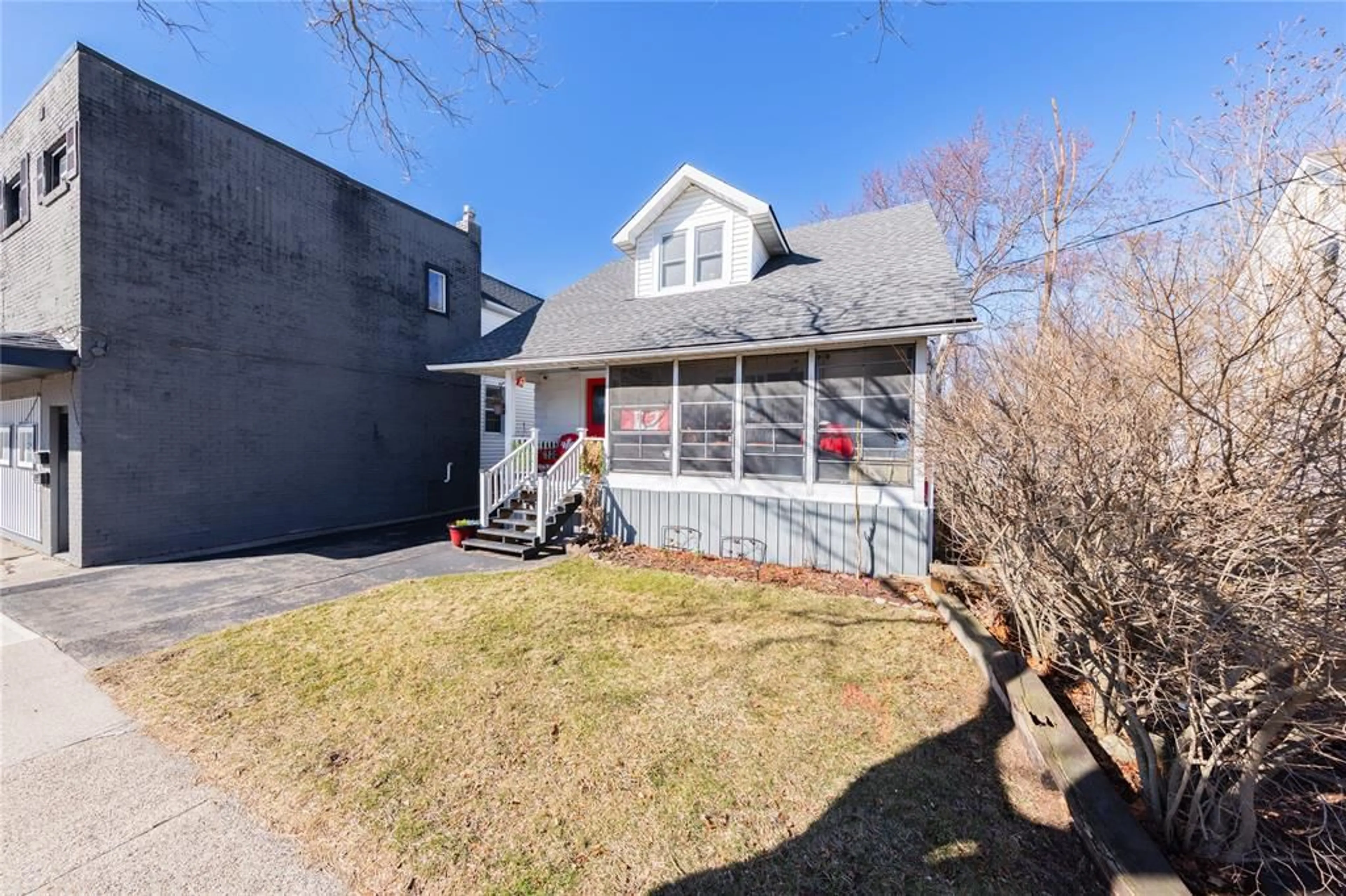 A pic from outside/outdoor area/front of a property/back of a property/a pic from drone, street for 224 MAXWELL St, Sarnia Ontario N7T 5C4