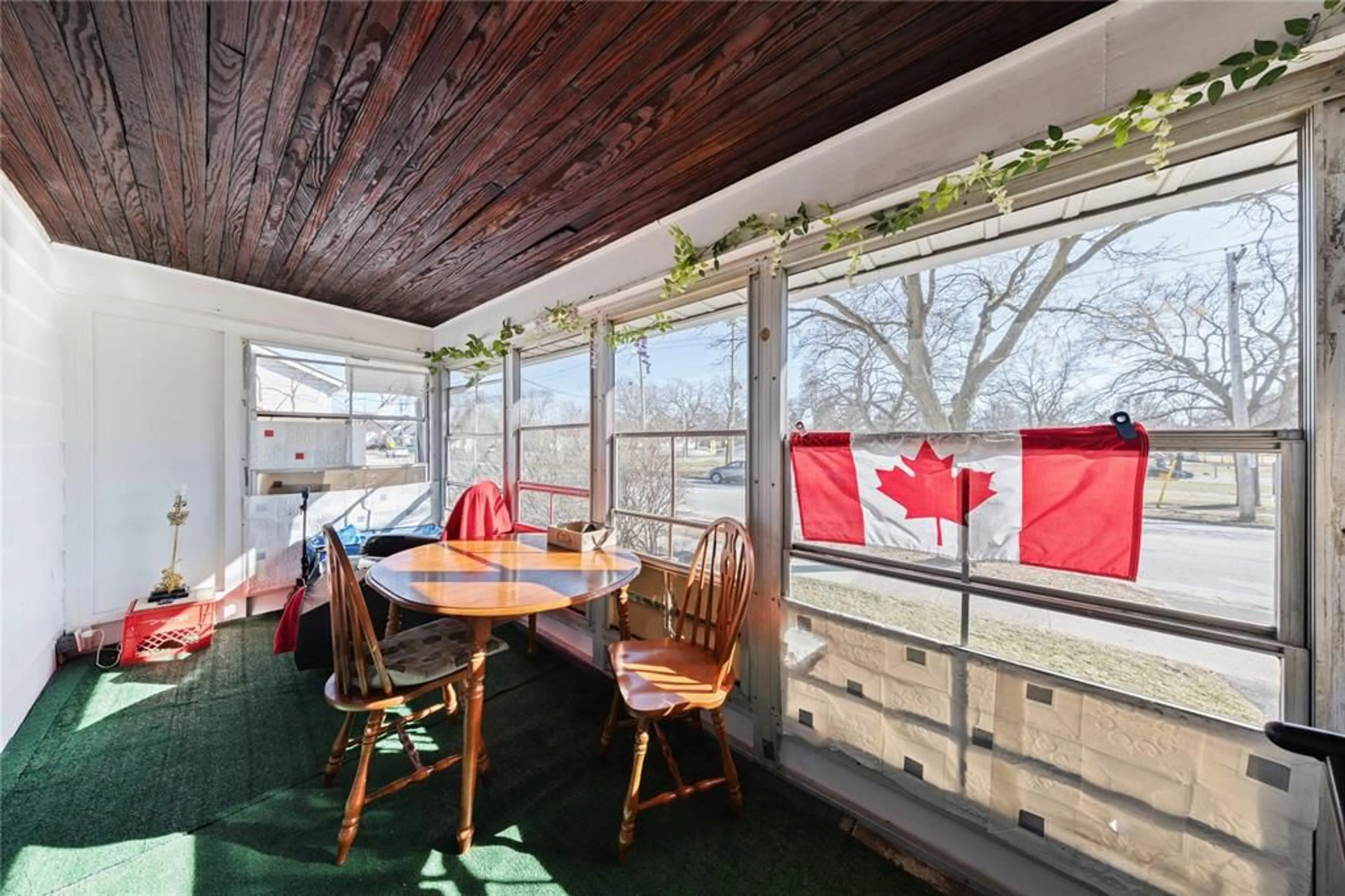 Dining room, wood/laminate floor for 224 MAXWELL St, Sarnia Ontario N7T 5C4