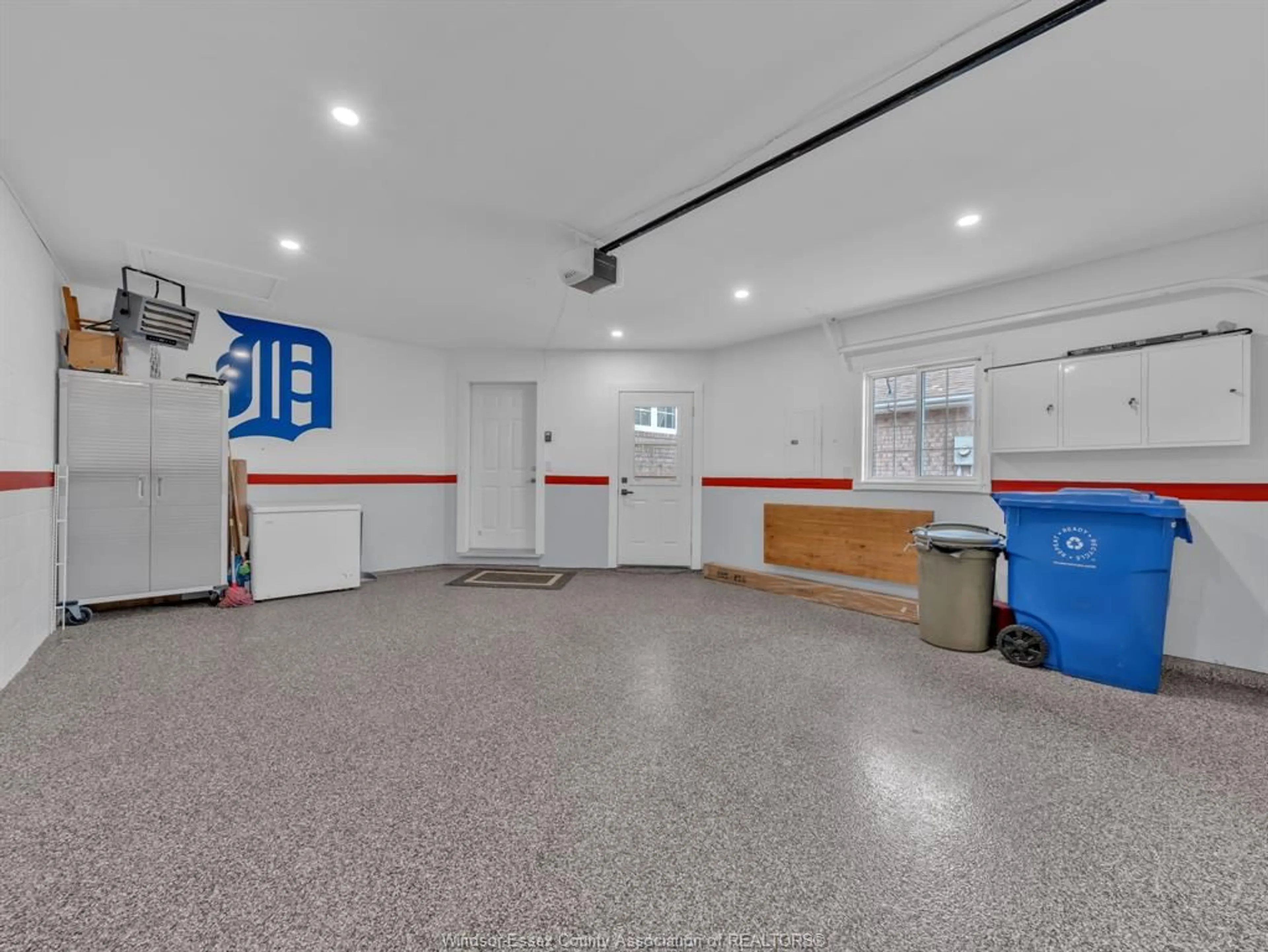 Indoor garage for 155 Christina Cres, Leamington Ontario N8H 5L8