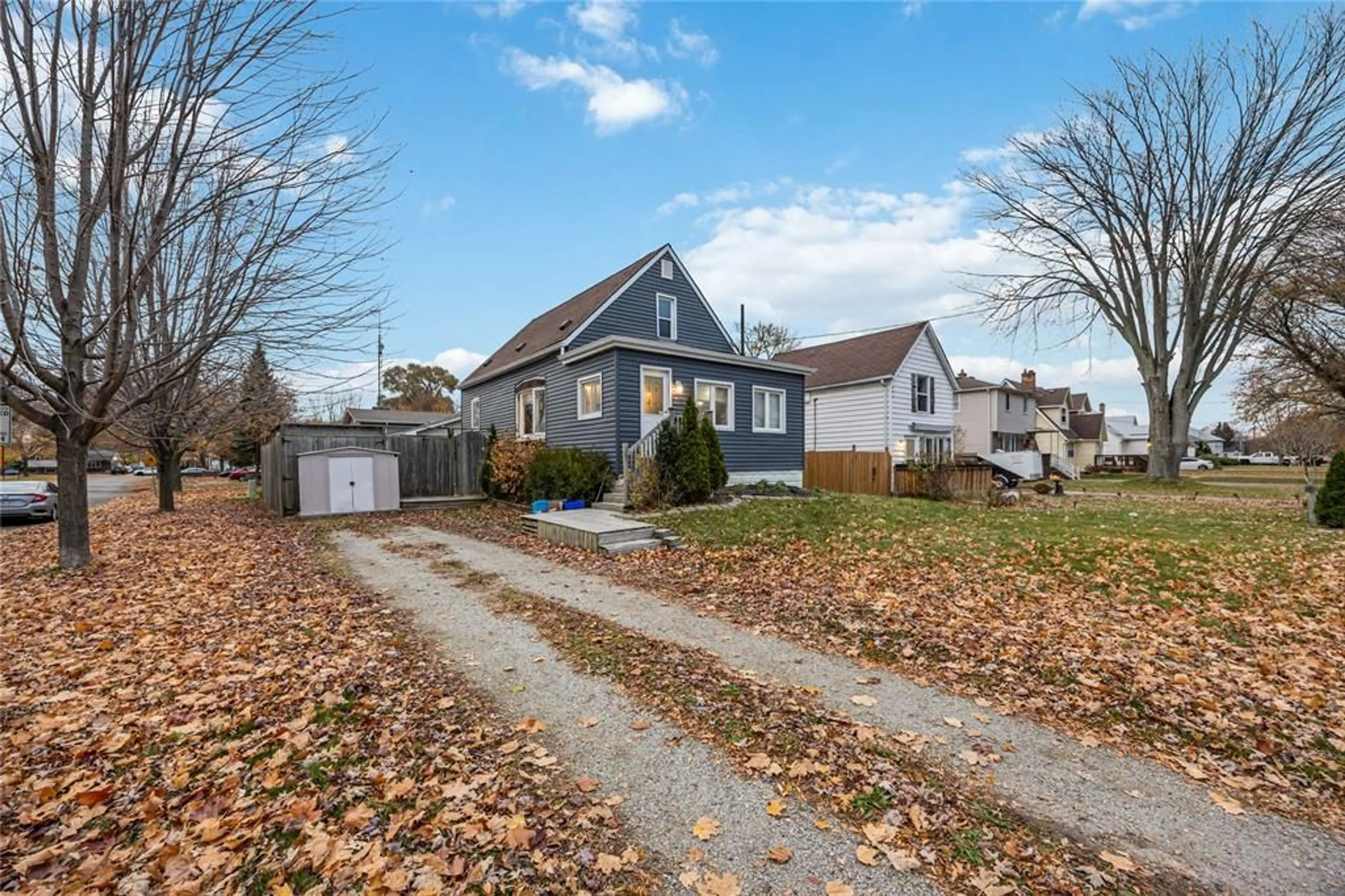 Unknown for 856 DEVINE St, Sarnia Ontario N7S 1X5