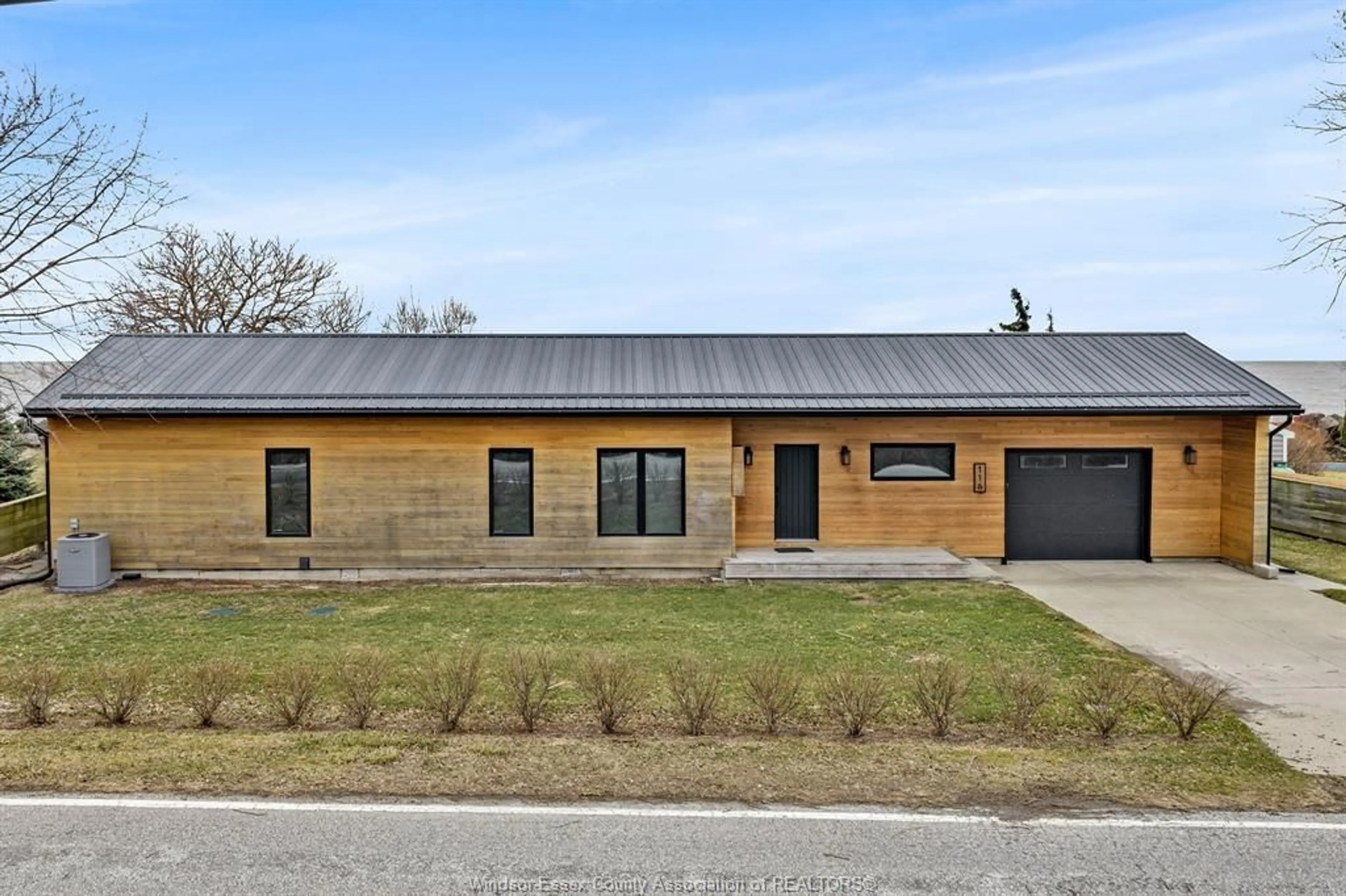 Home with brick exterior material, building for 116 EAST BEACH ROAD, Leamington Ontario N8H 3V7