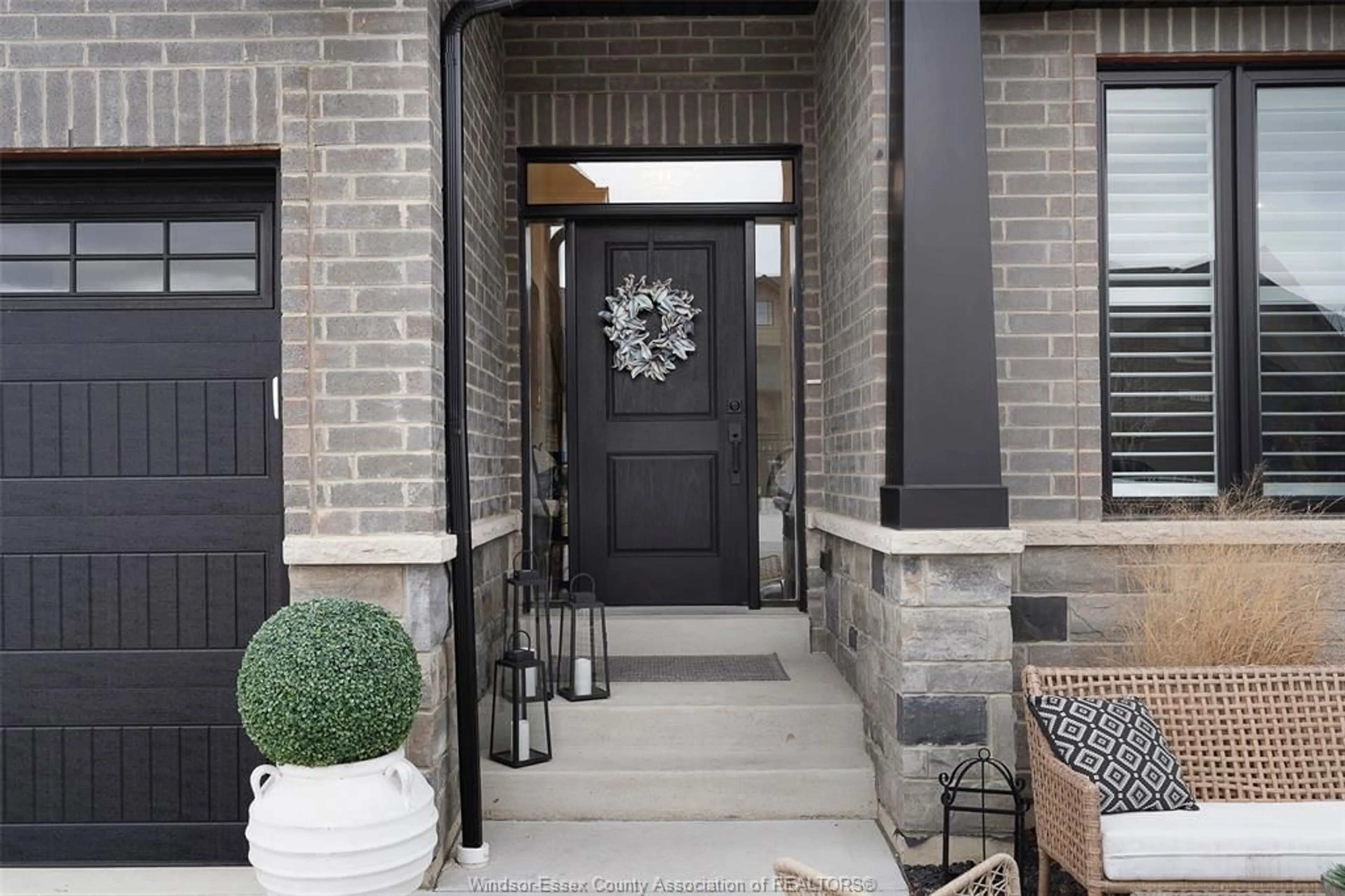 Indoor entryway for 414 CASERTA, Lakeshore Ontario N0R 1A0