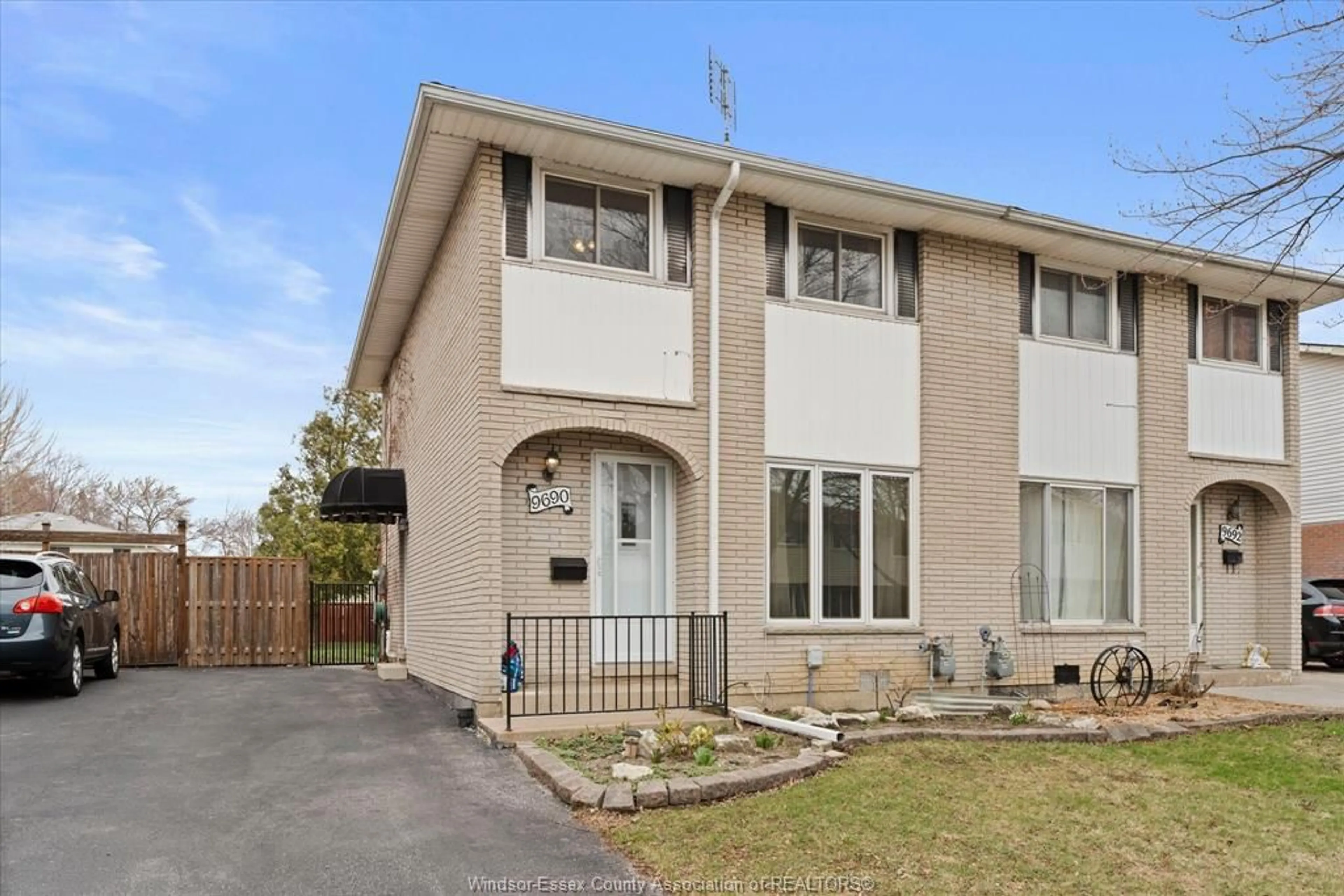 Unknown for 9690 Lynngrove Cres, Windsor Ontario N8R 1B7