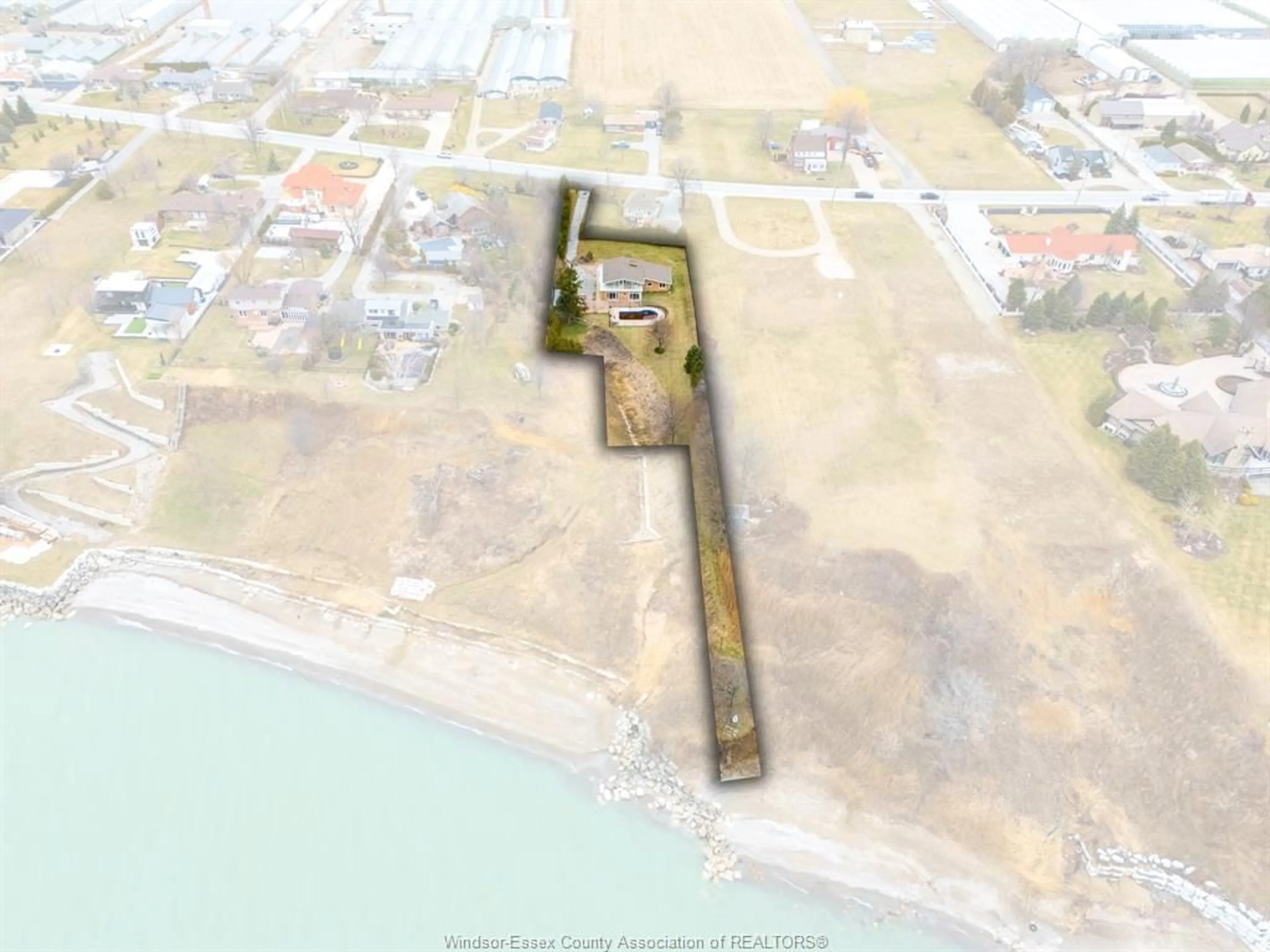 A pic from outside/outdoor area/front of a property/back of a property/a pic from drone, building for 340 SEACLIFF Dr, Leamington Ontario N8H 4E1