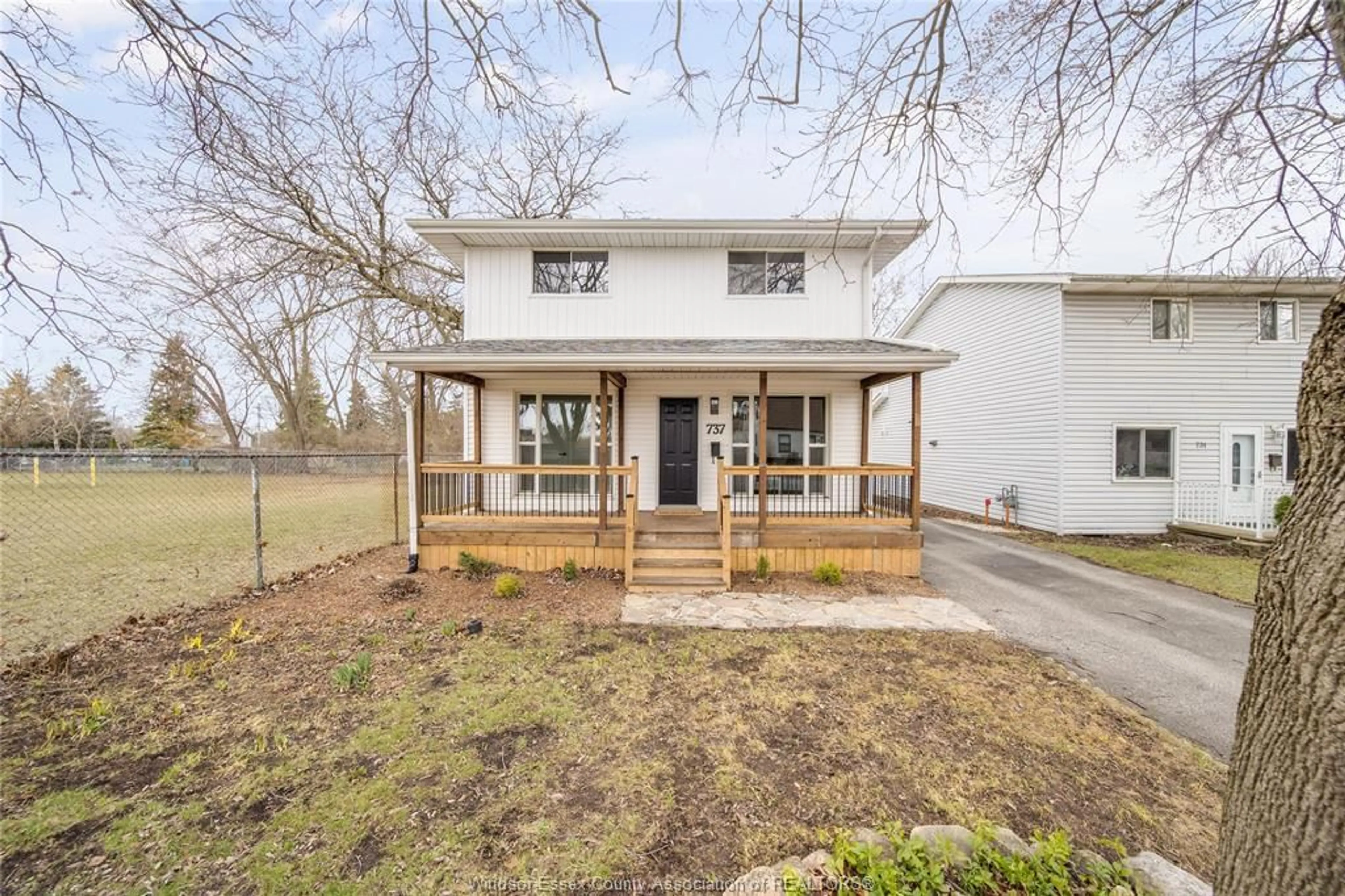 Unknown for 737 CHARLES St, Windsor Ontario N8X 3G7