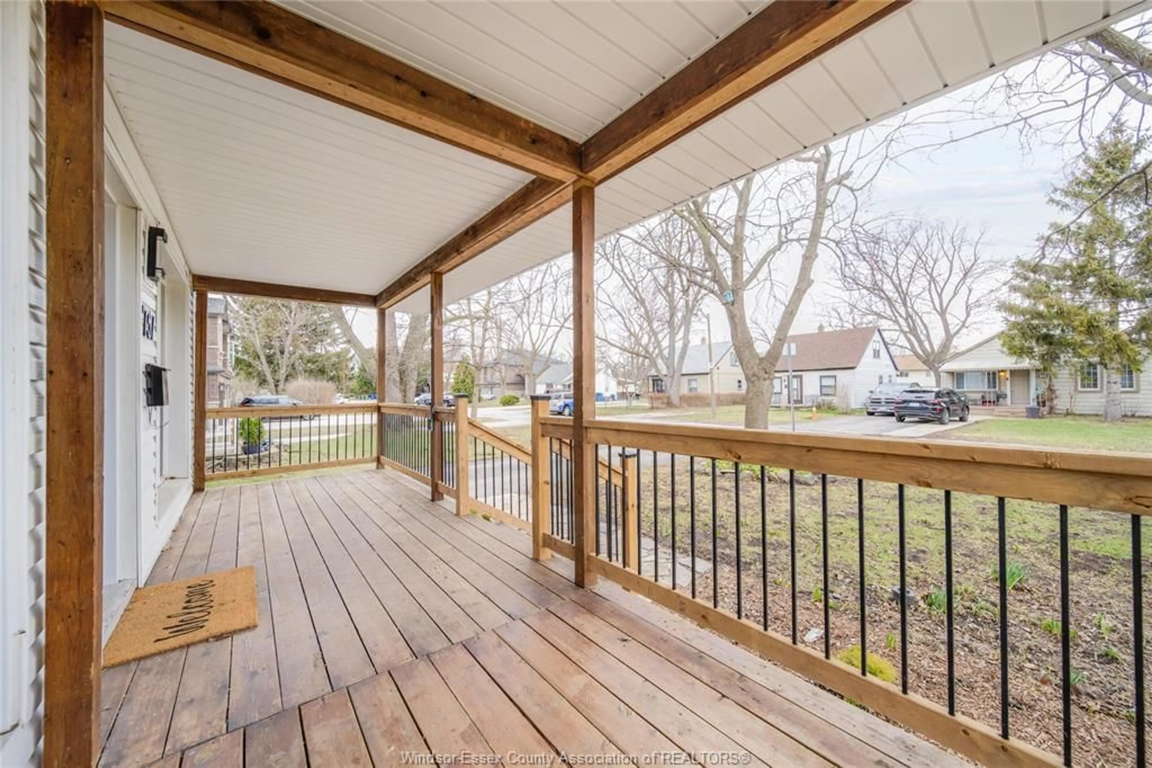 Patio, street for 737 CHARLES St, Windsor Ontario N8X 3G7