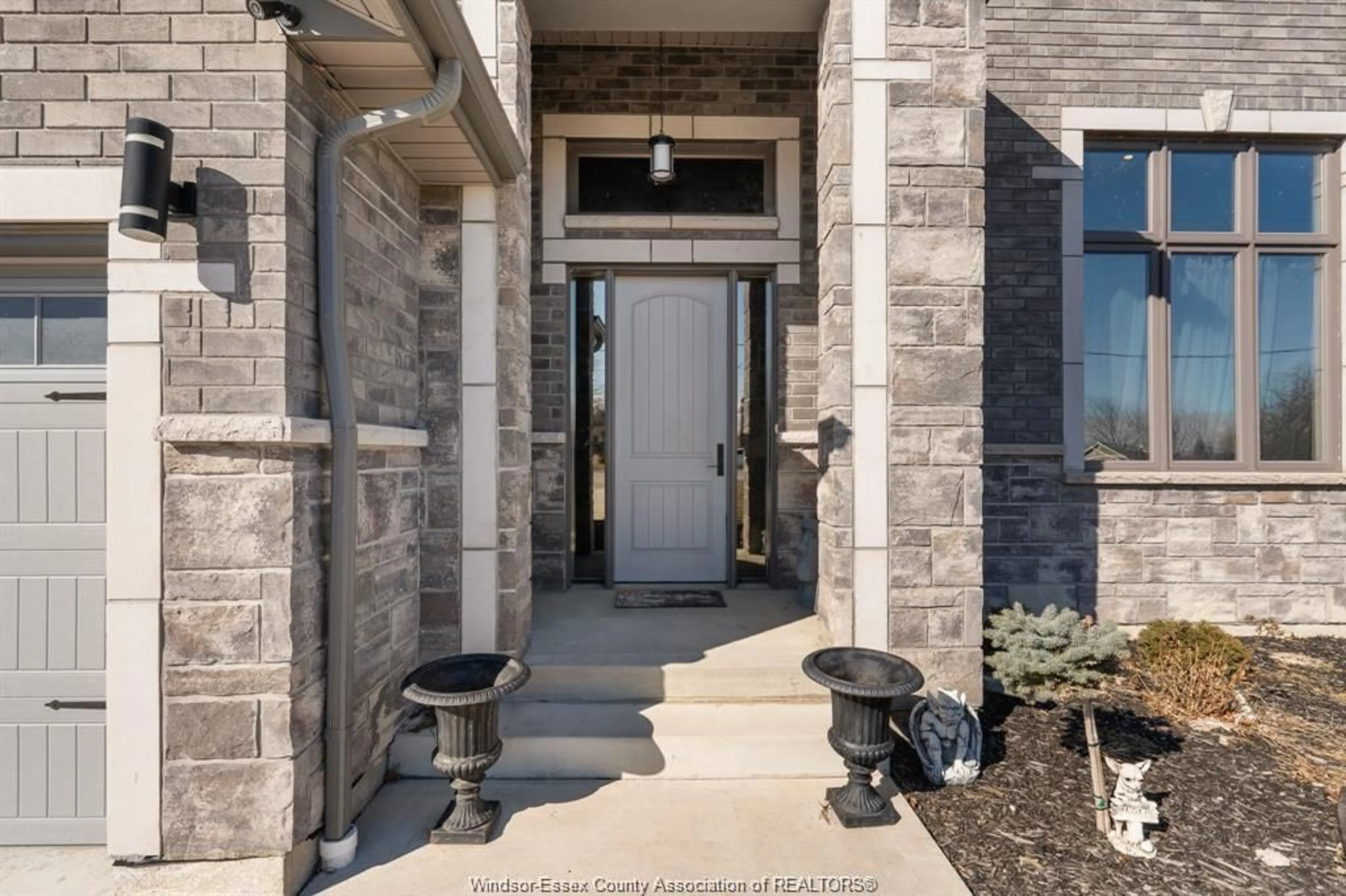 Indoor entryway for 369 COUNTY RD 2, Belle River Ontario N0R 1A0