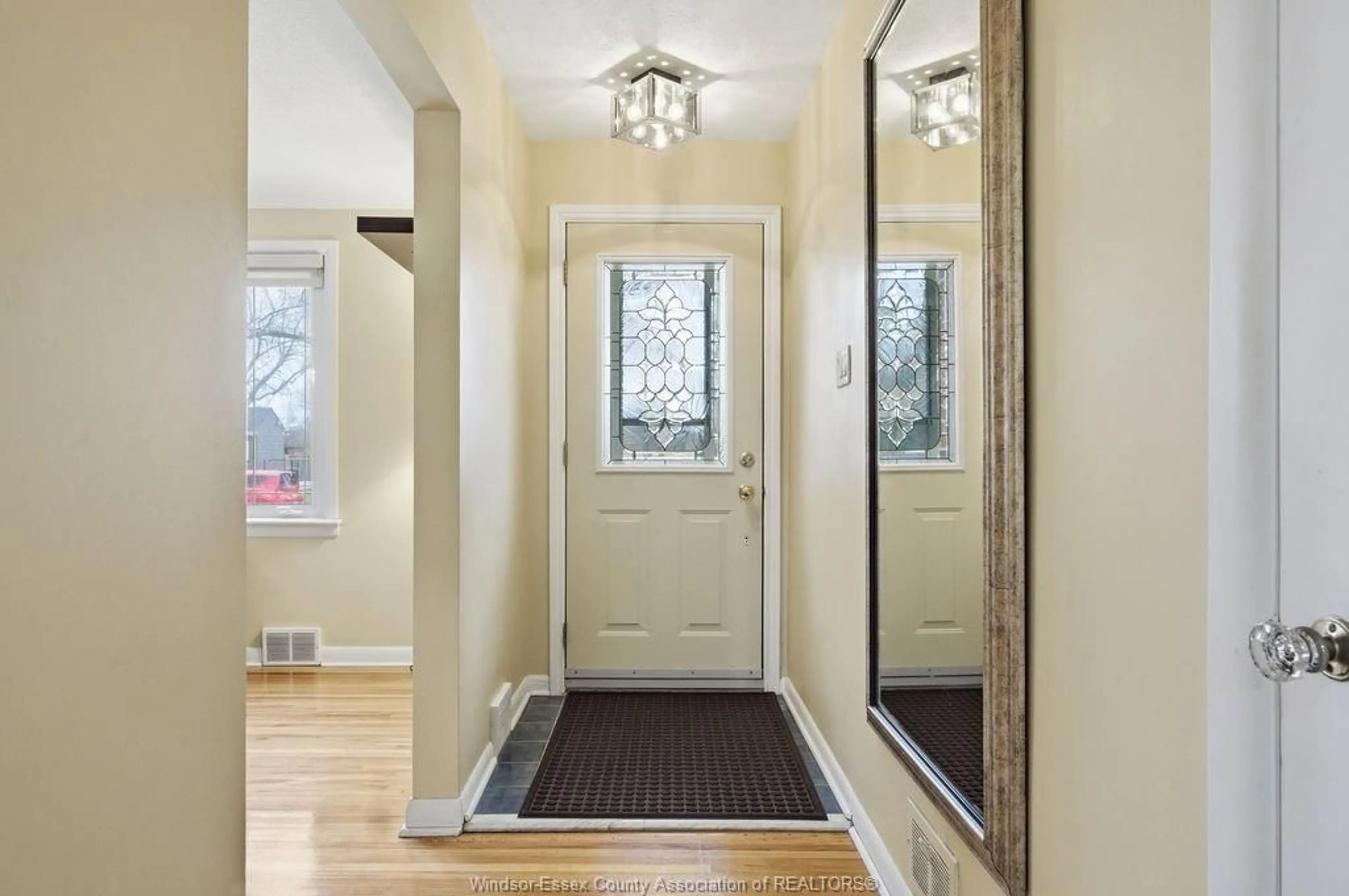 Indoor entryway for 2550 VIRGINIA PARK, Windsor Ontario N9E 2B4