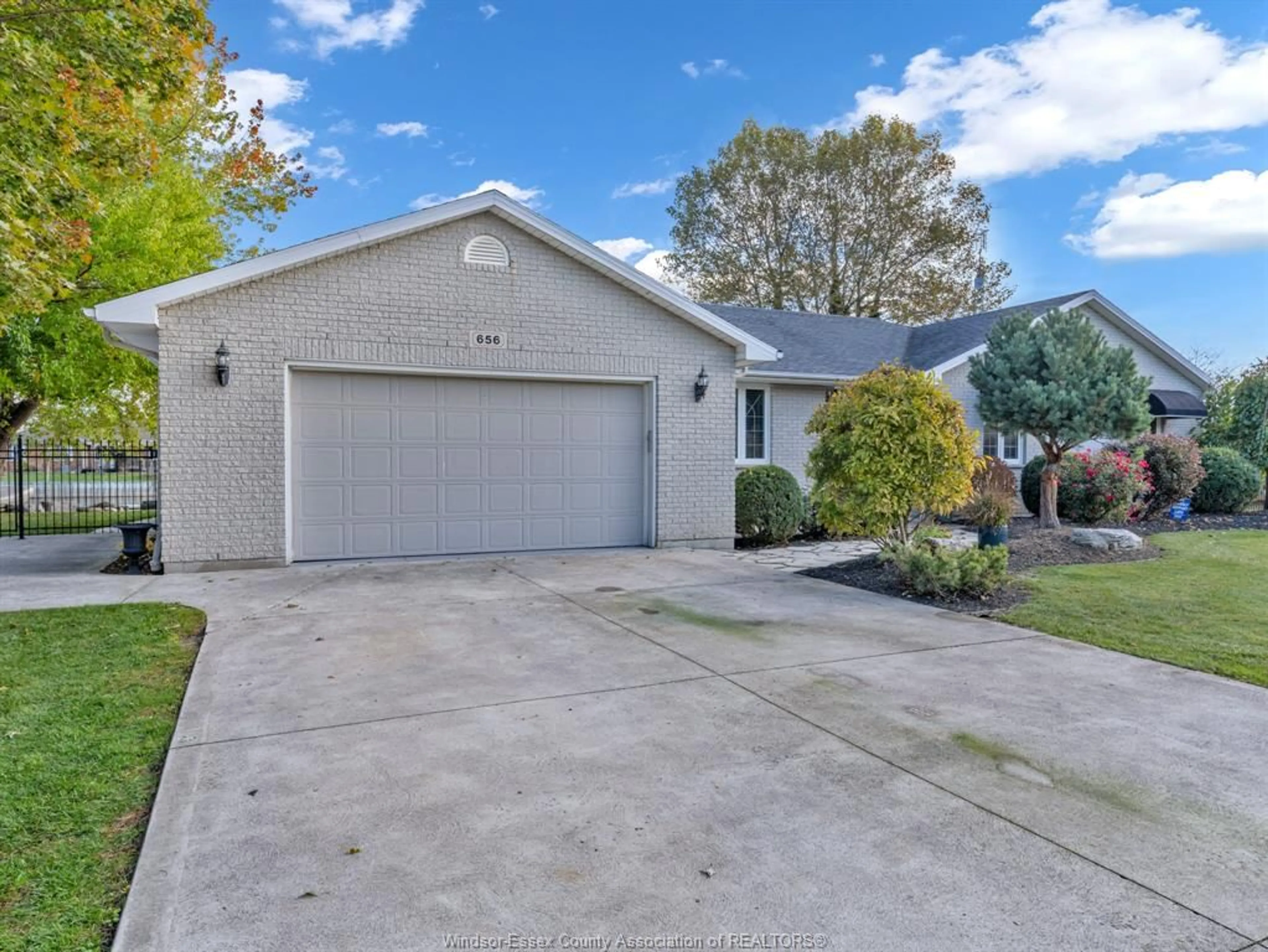 Home with vinyl exterior material, street for 656 MARKHAM, Lakeshore Ontario N0P 2L0