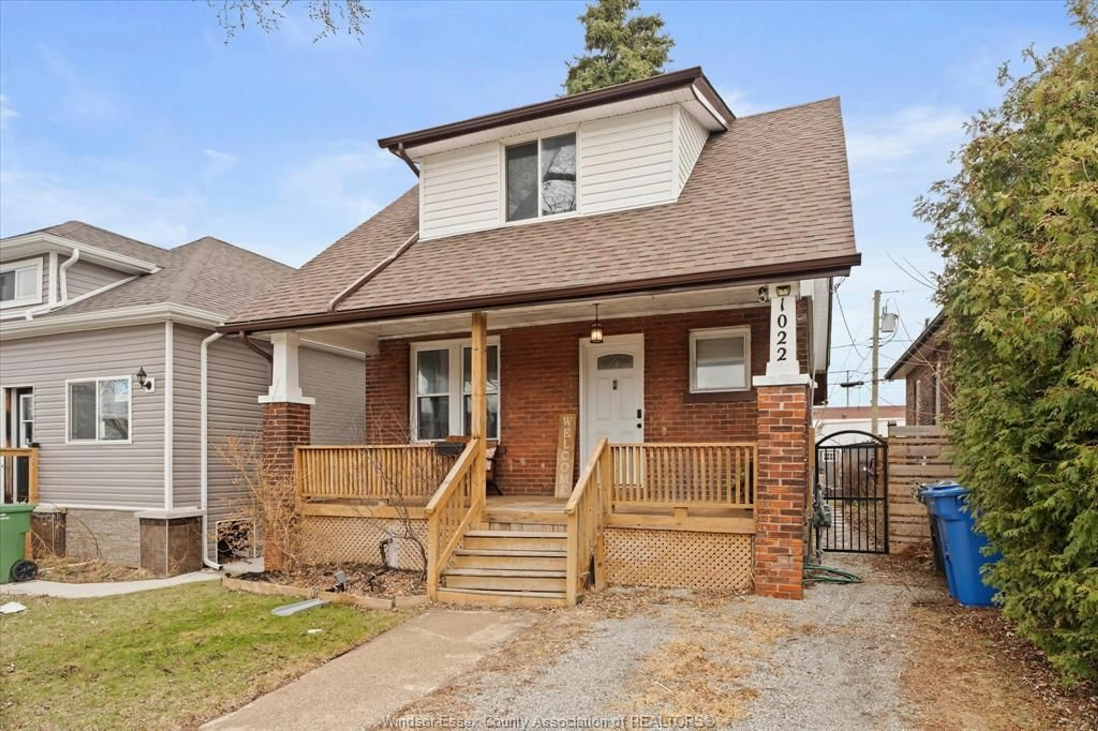 Home with brick exterior material, street for 1022 OAK Ave, Windsor Ontario N9A 5G4